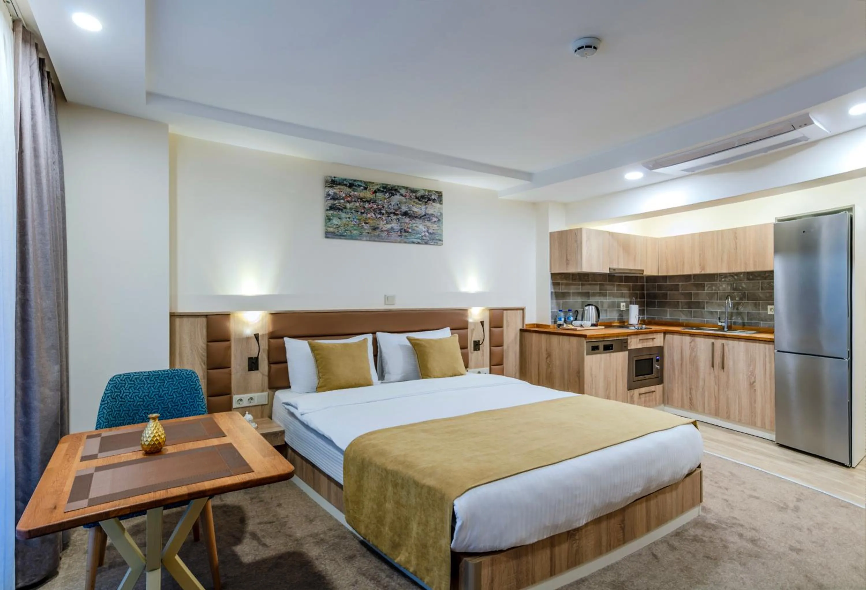 Bed in Roys Hotel & Suites