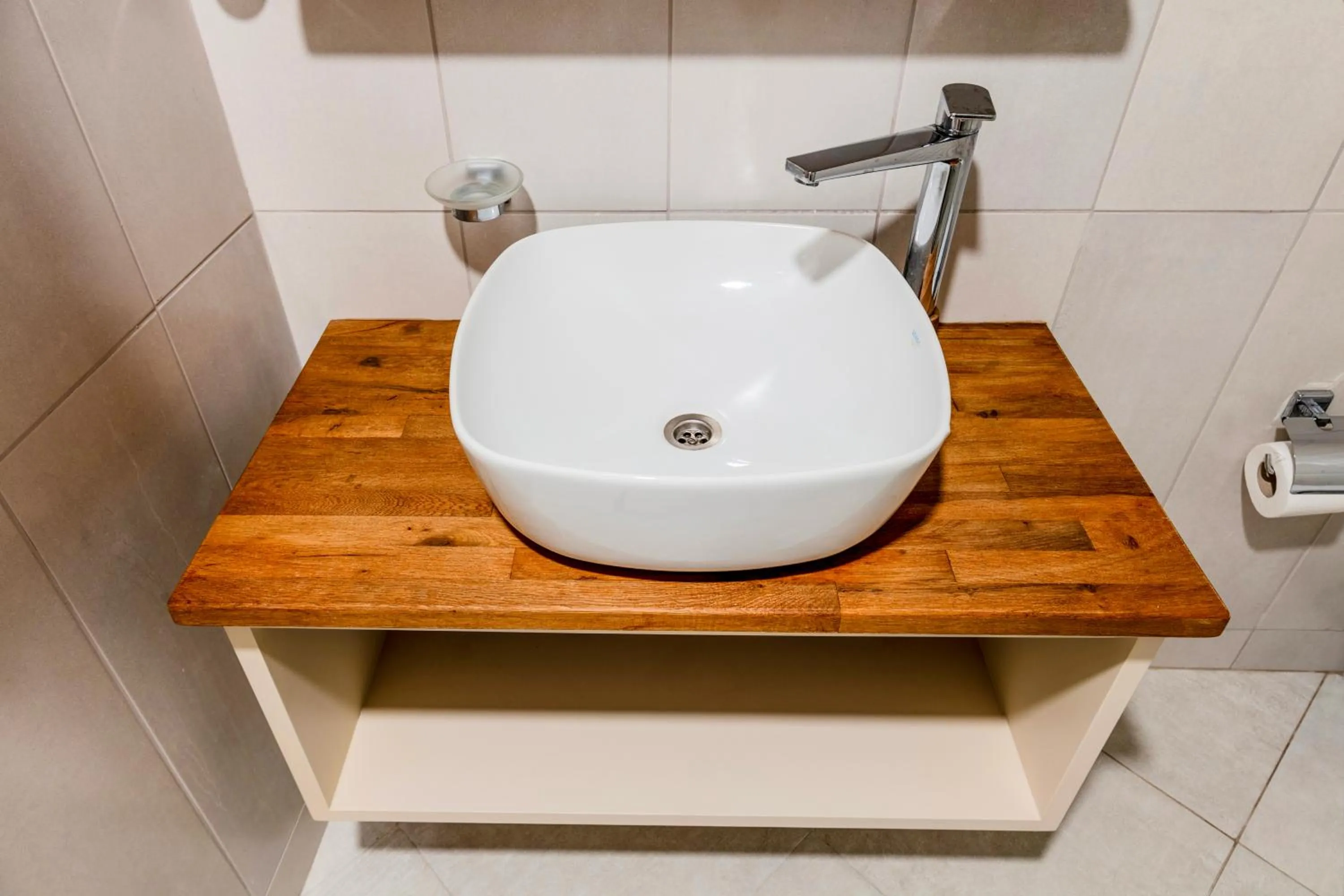 Bathroom in Roys Hotel & Suites