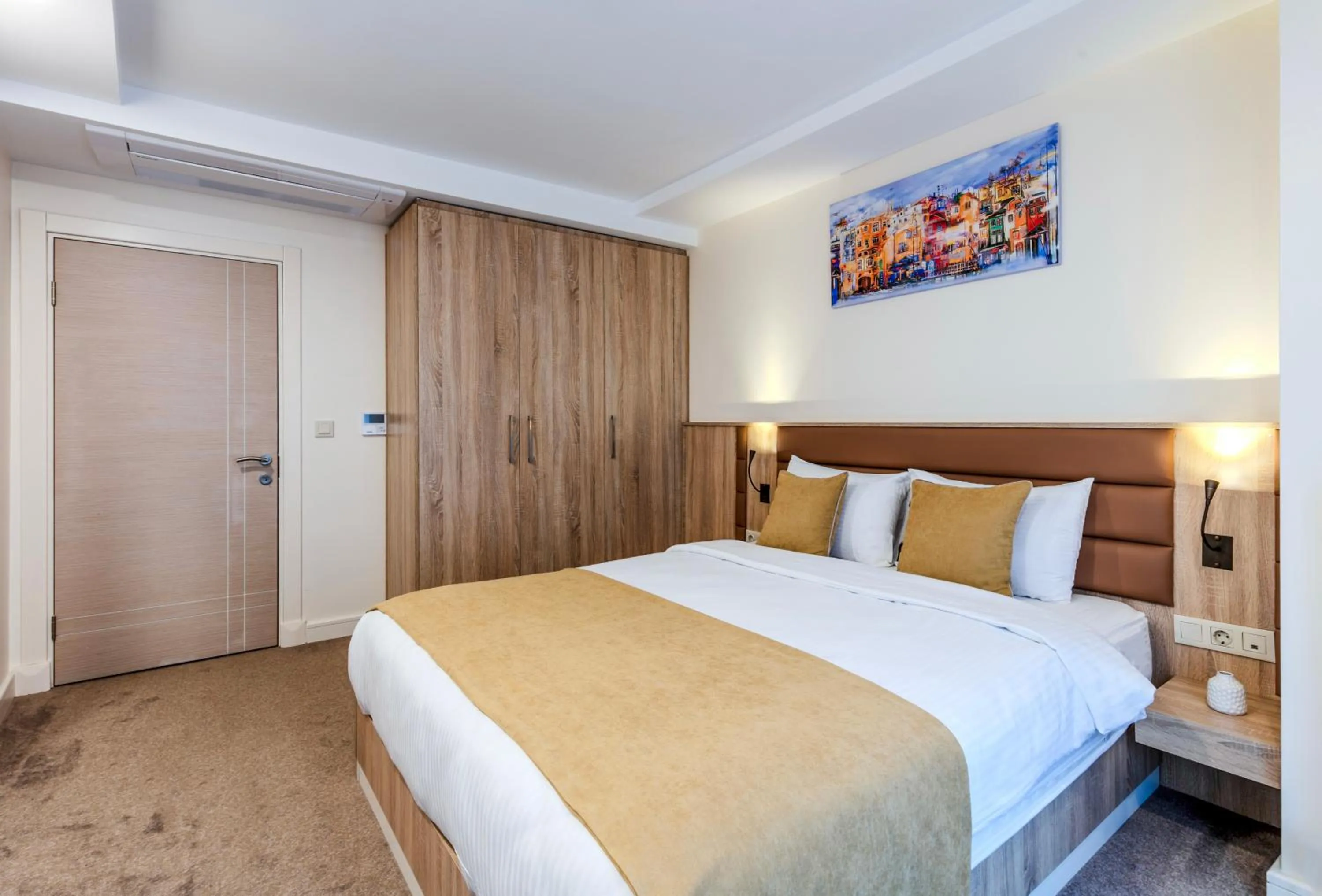 Bed in Roys Hotel & Suites