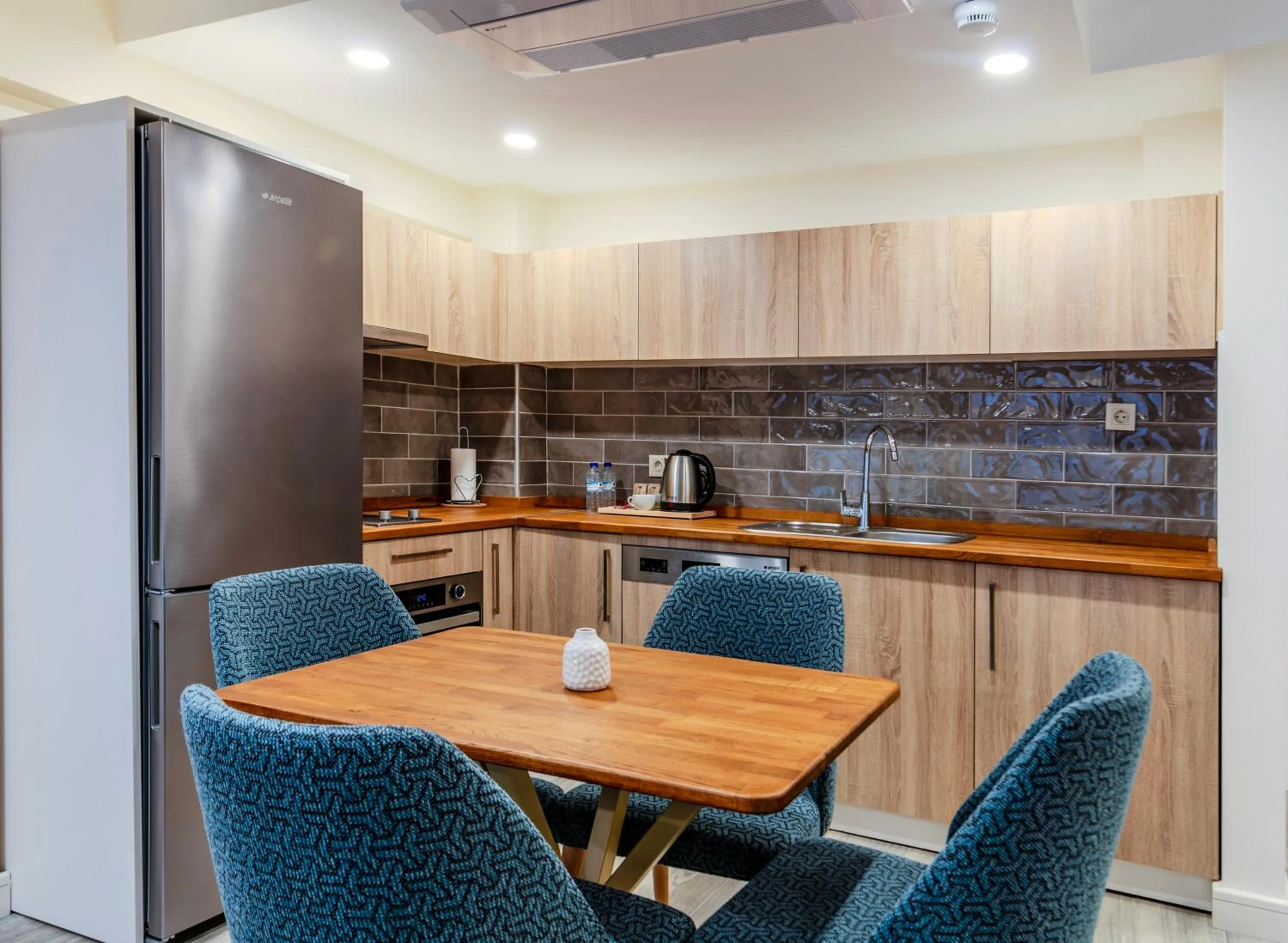 Kitchen or kitchenette in Roys Hotel & Suites