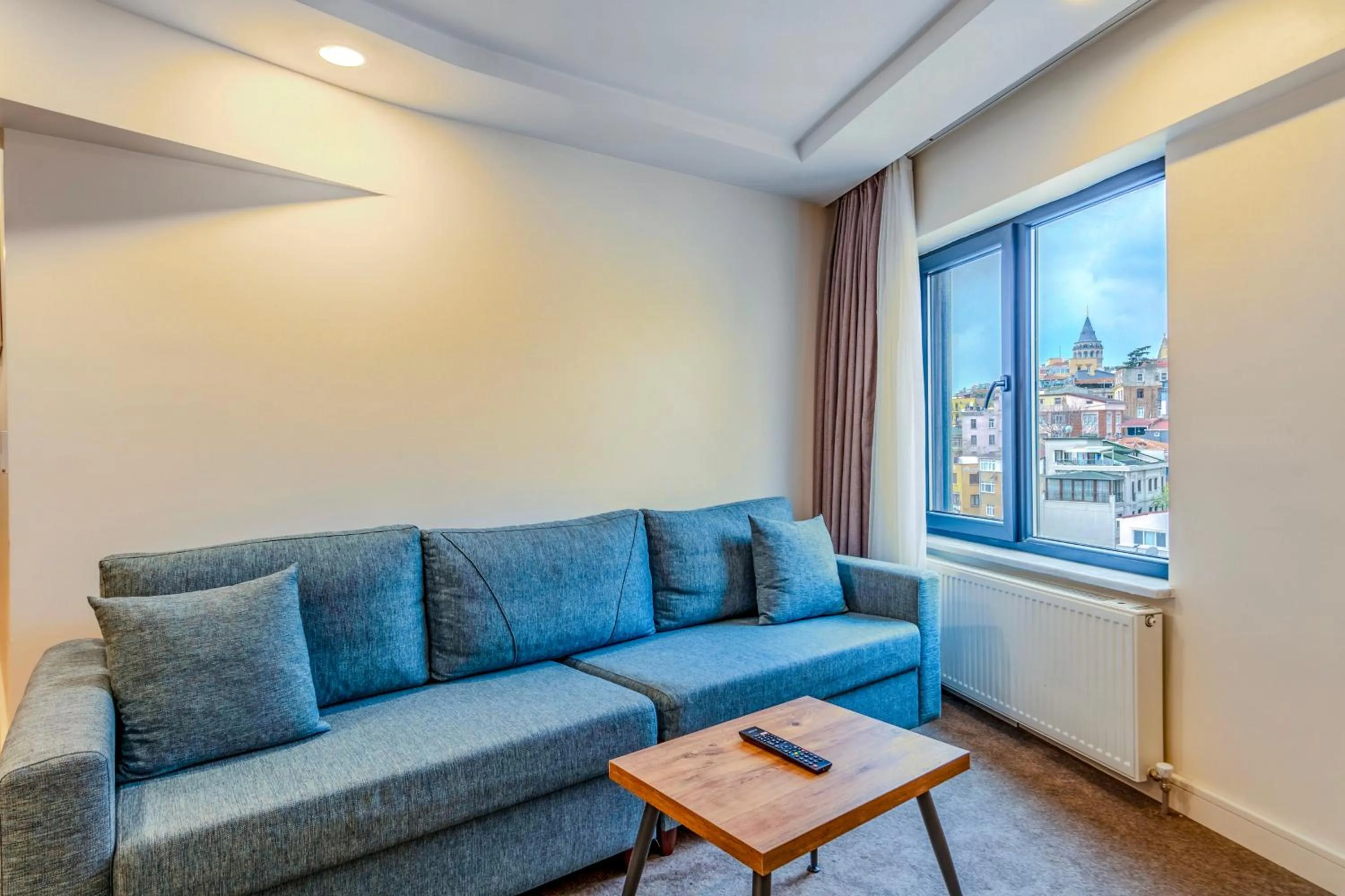 Living room in Roys Hotel & Suites