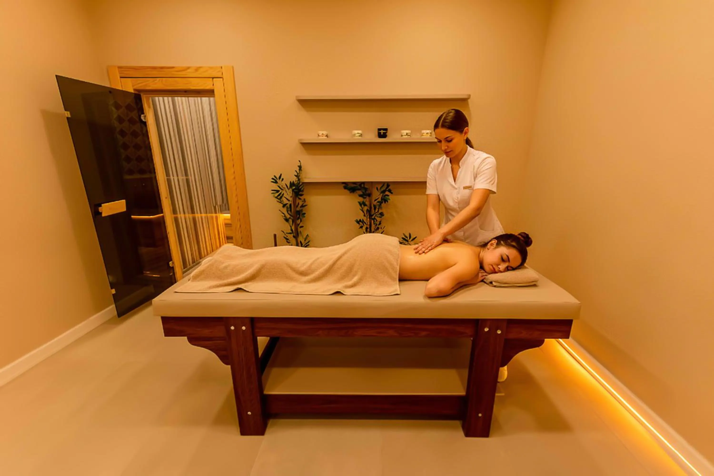 Massage in Roys Hotel & Suites