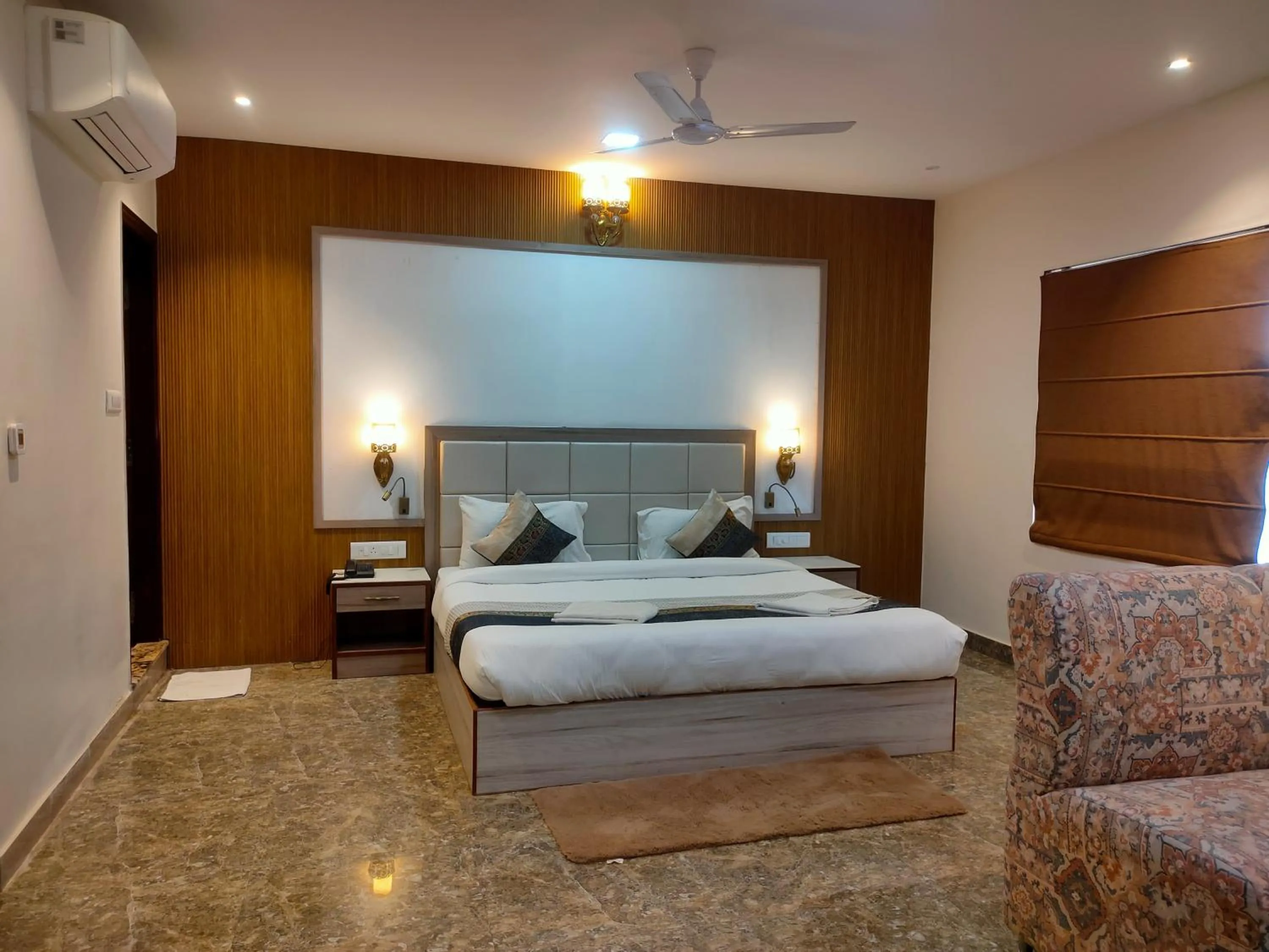 Bedroom, Bed in HVH Kashi Vishwanath - 400 meters from Kashi Vishwanath Temple & Ganga Aarti Ghat