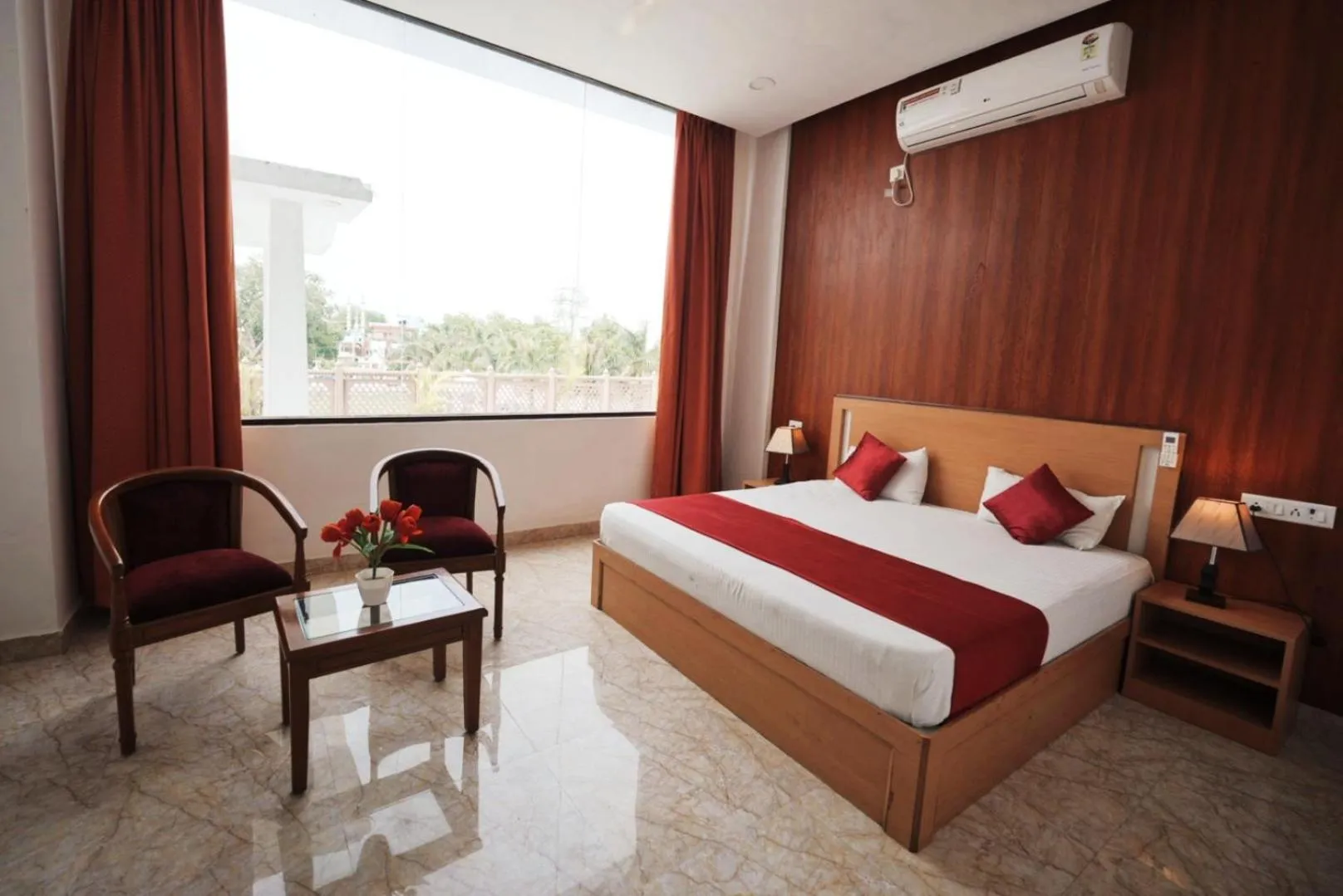 Photo of the whole room, Bed in The Retreat