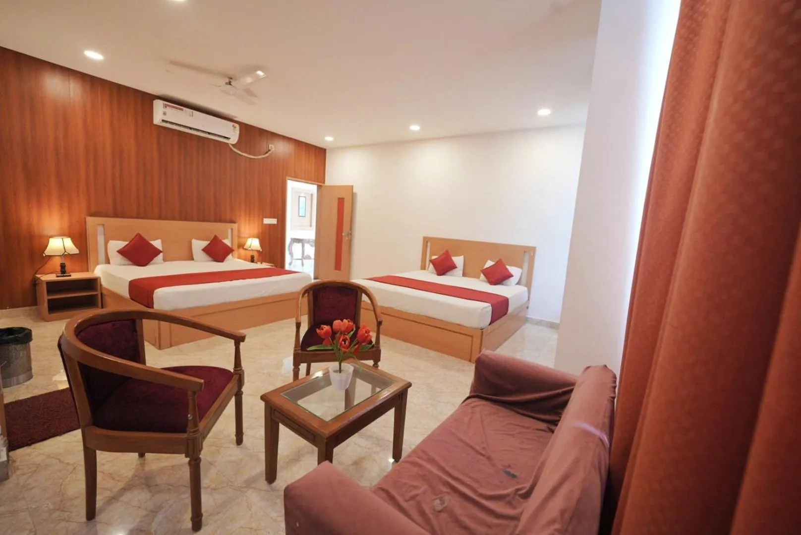 Photo of the whole room, Bed in The Retreat