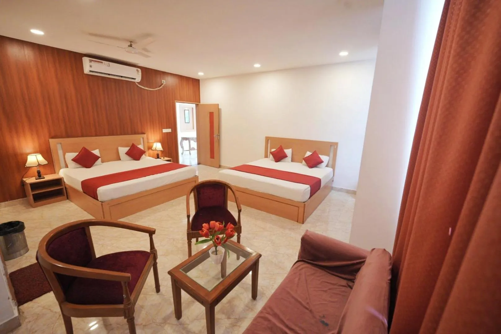 Photo of the whole room, Bed in The Retreat