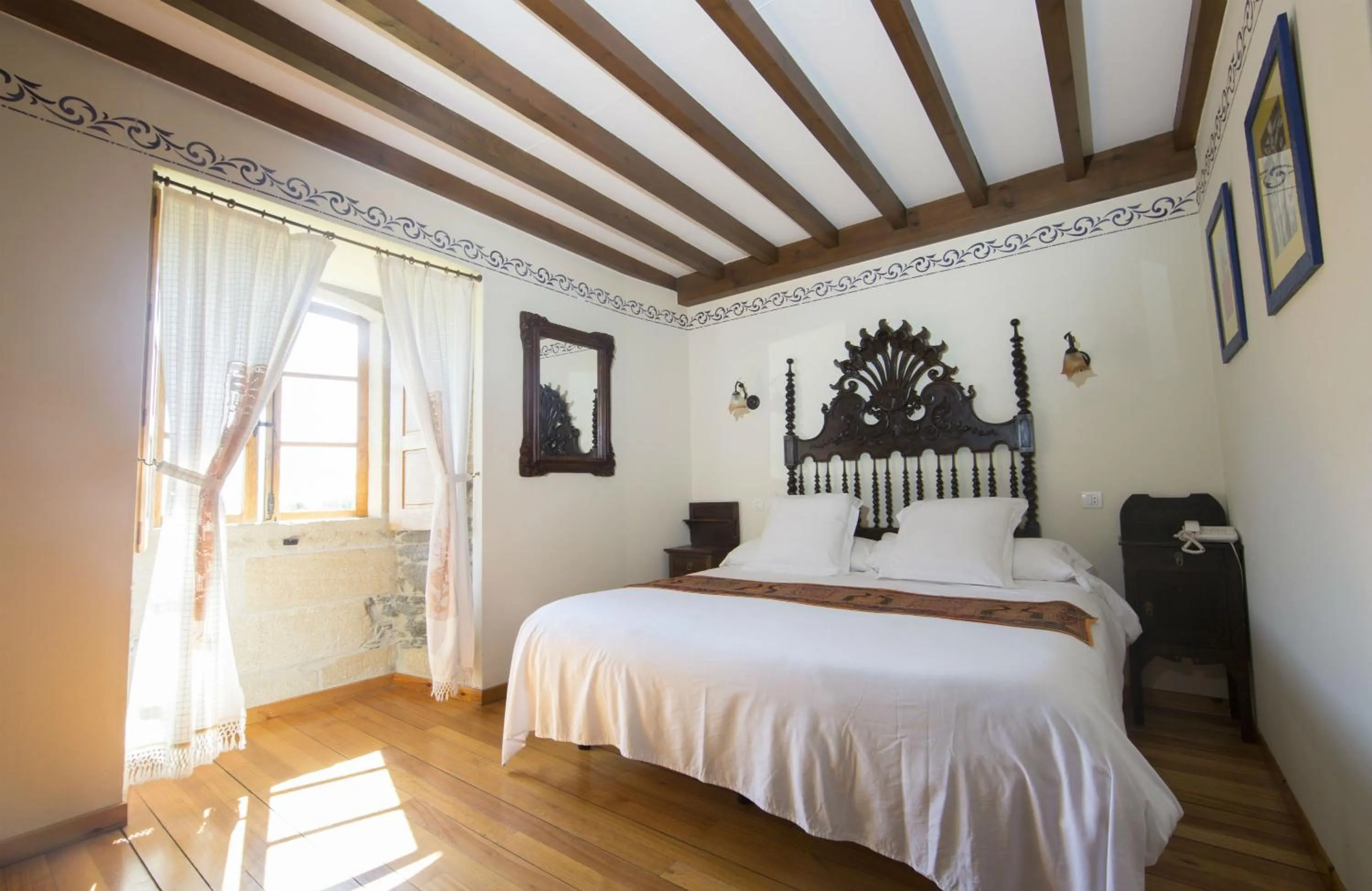 Photo of the whole room, Bed in Pazo da Trave