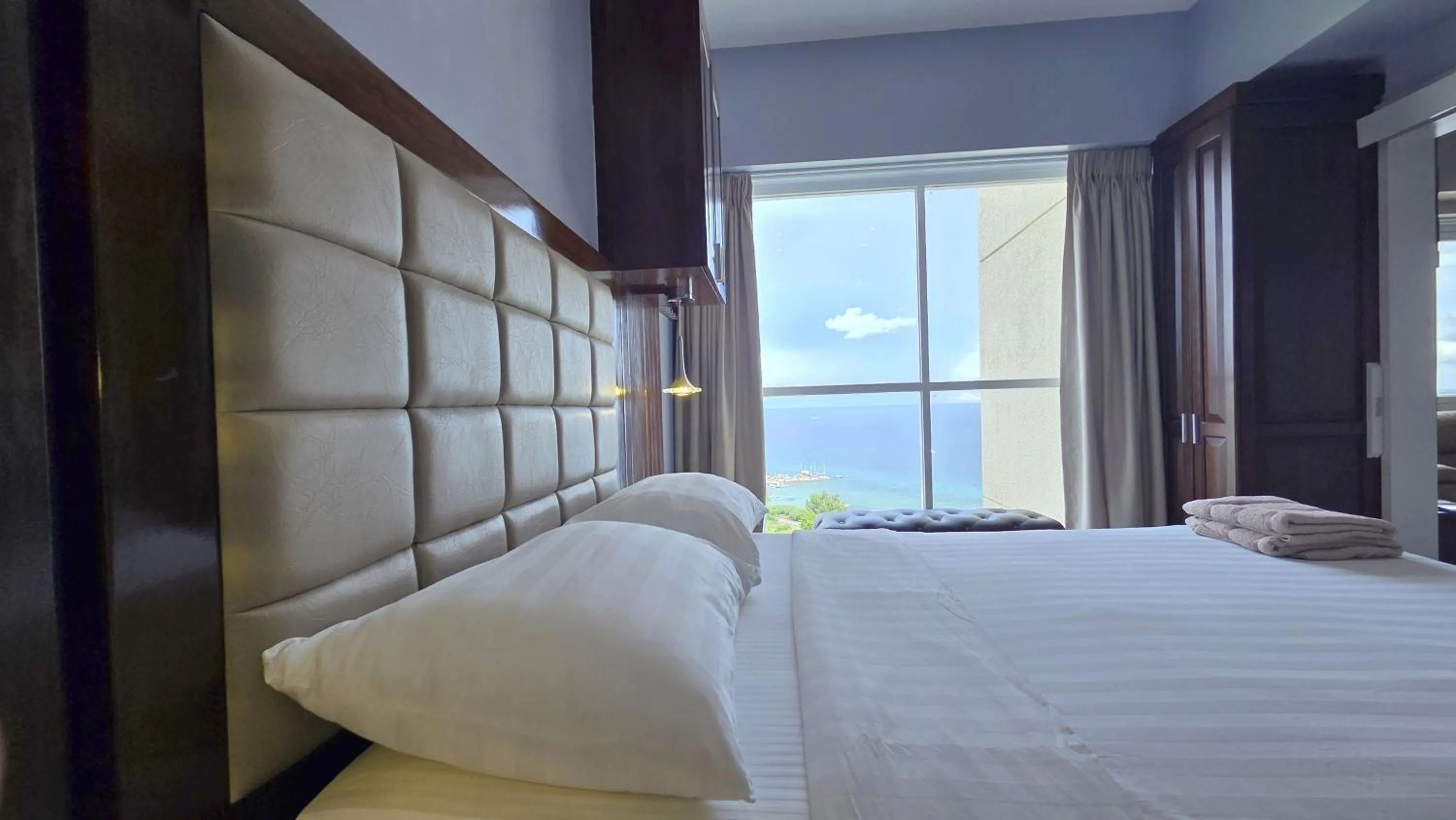 Bedroom, Bed in La Mirada Residences