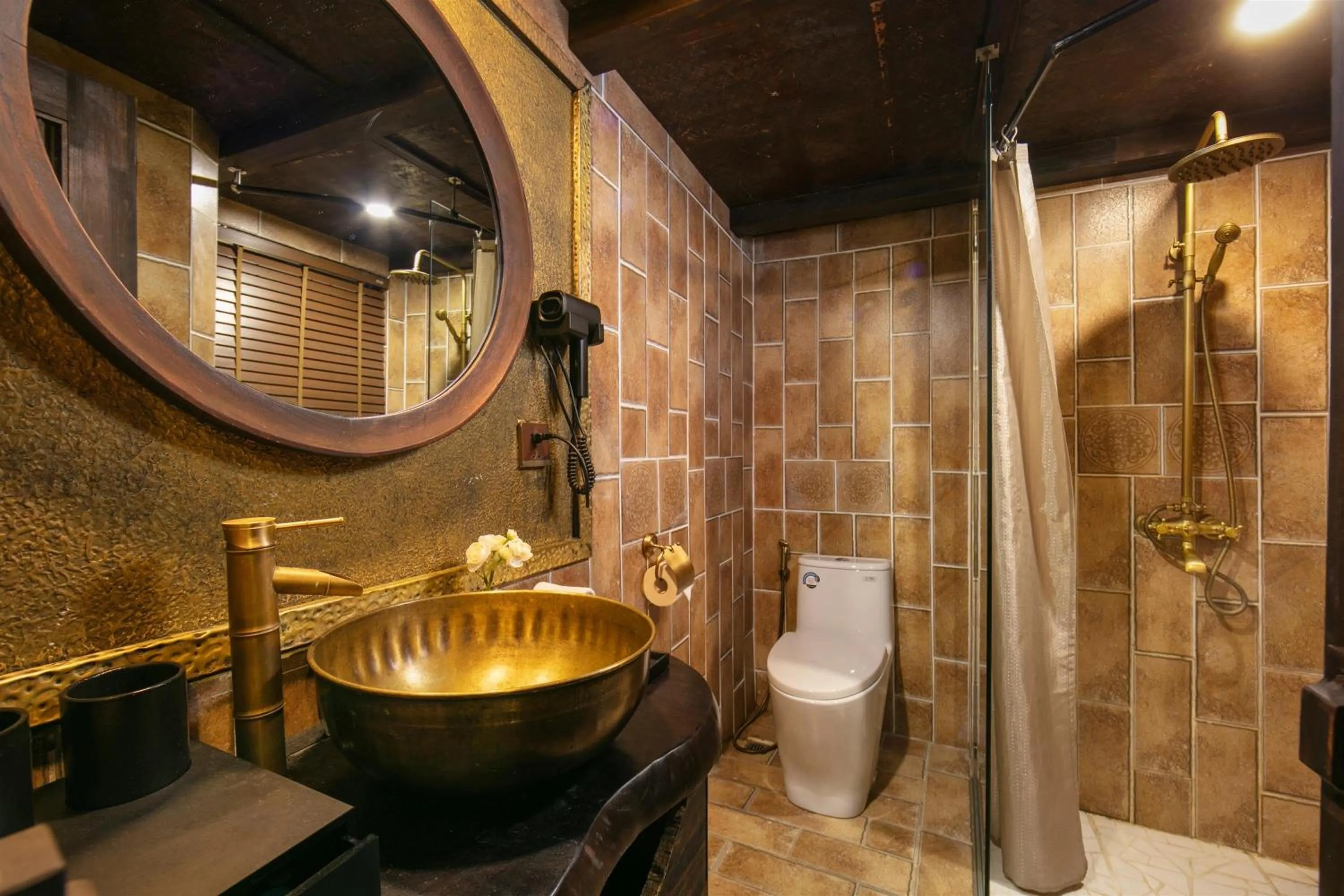 Shower in Kecho Legacy Hotel Hanoi & Spa