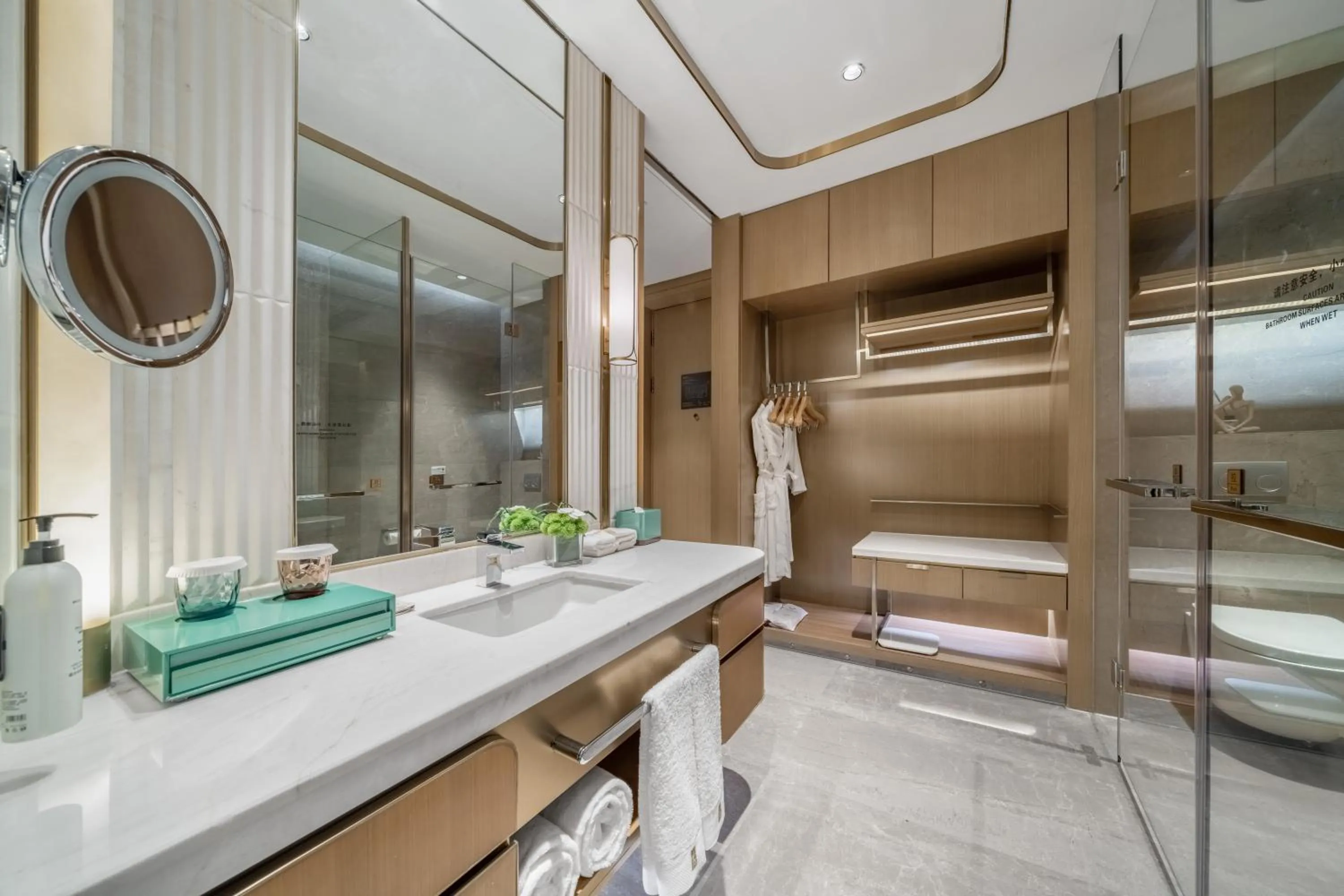 Bed in YTL OuYue International Hotel