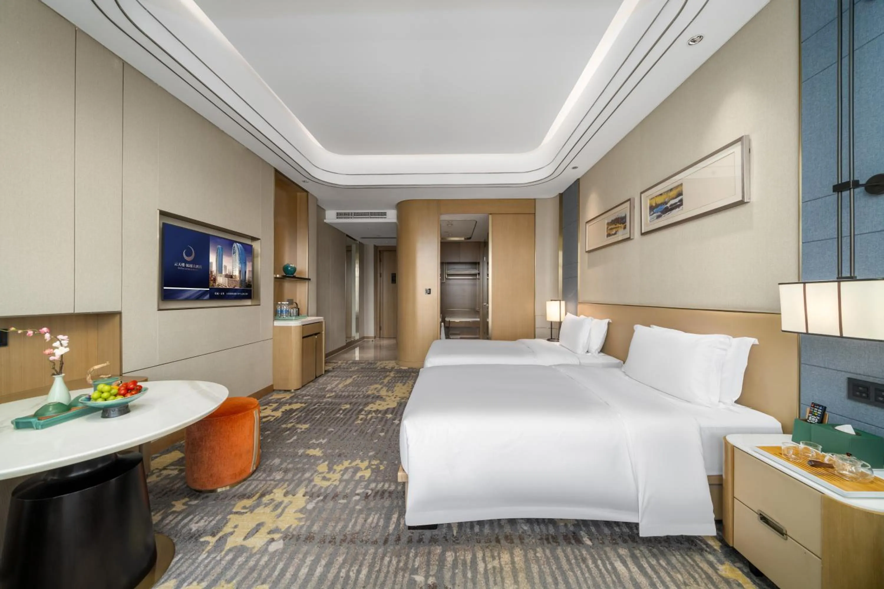 Bed in YTL OuYue International Hotel