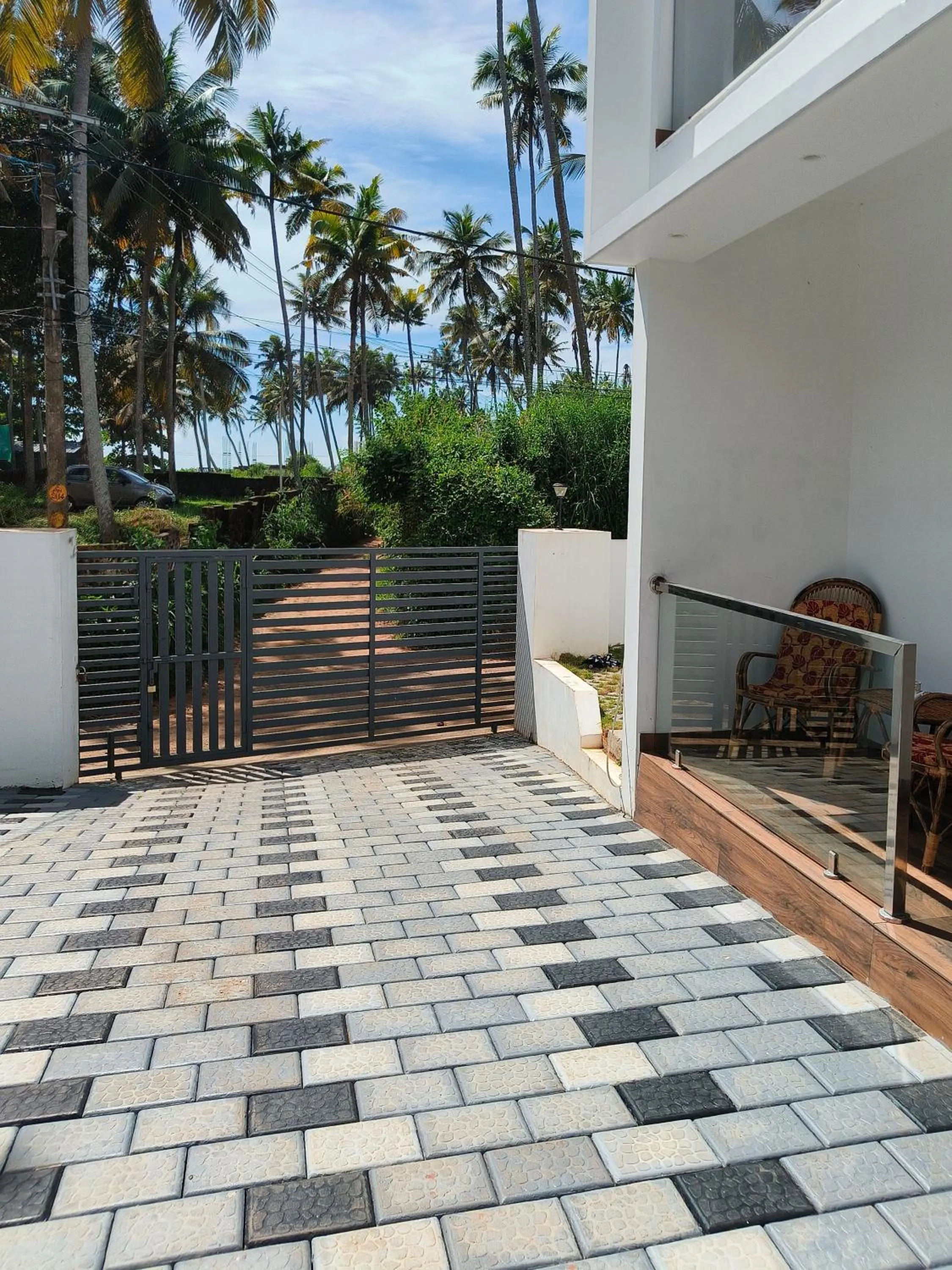 Facade/entrance in Wavealokam Beach Retreat