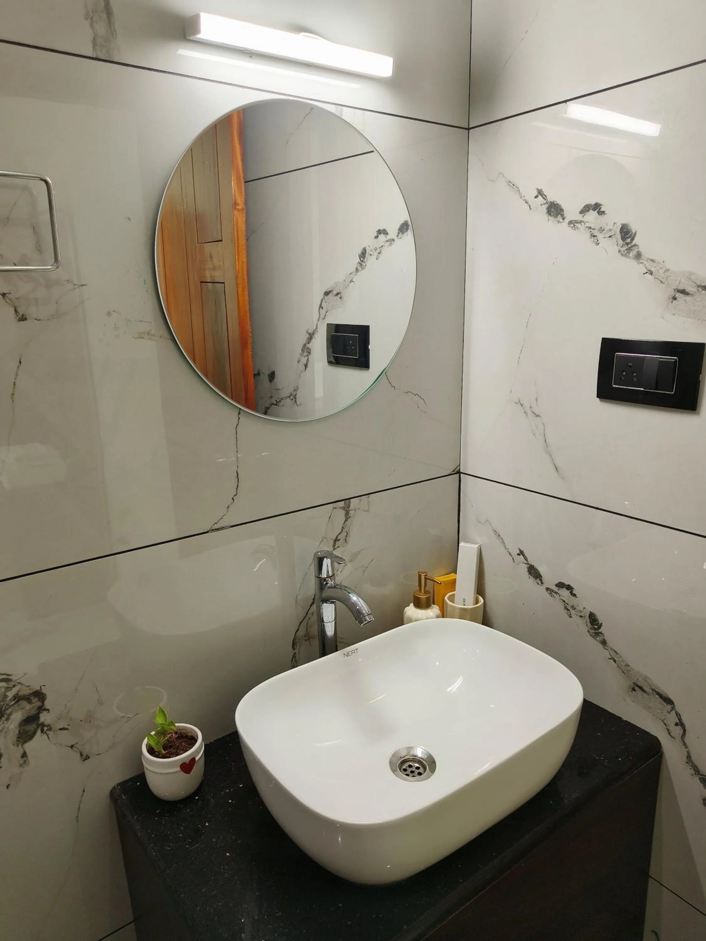 Bathroom in Wavealokam Beach Retreat