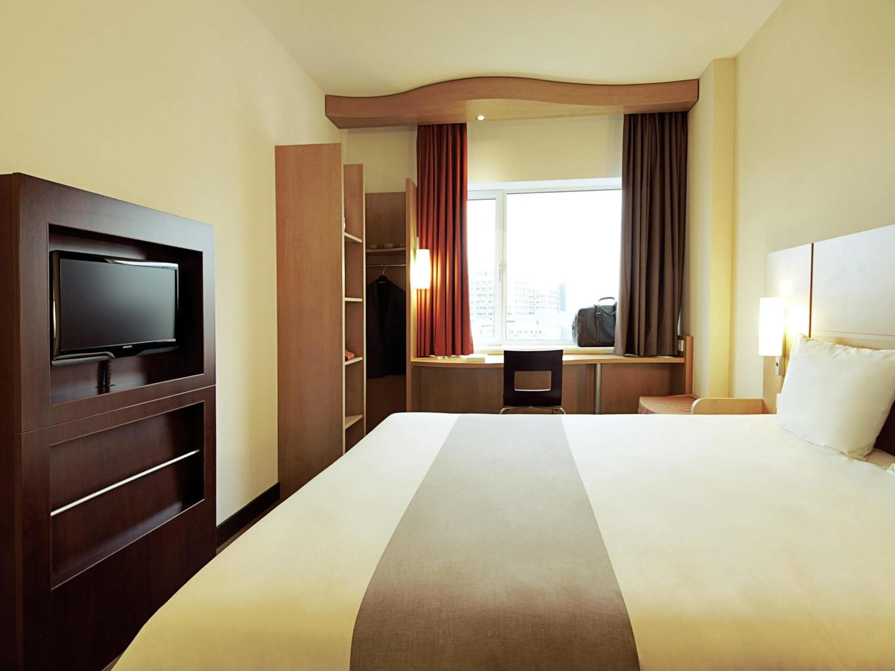Bedroom in Ibis Bata