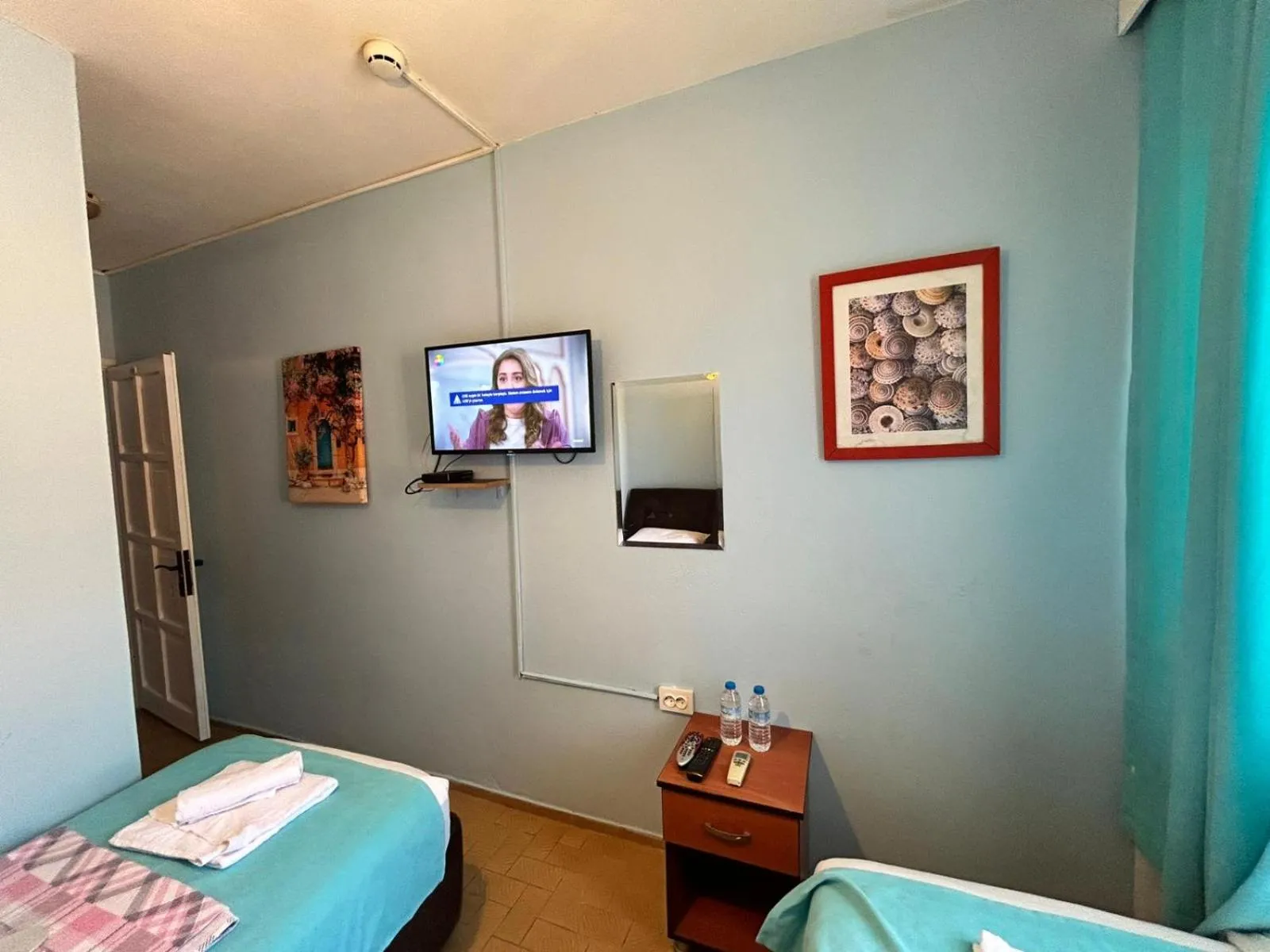 Photo of the whole room, Bed in Yeşim Pansiyon