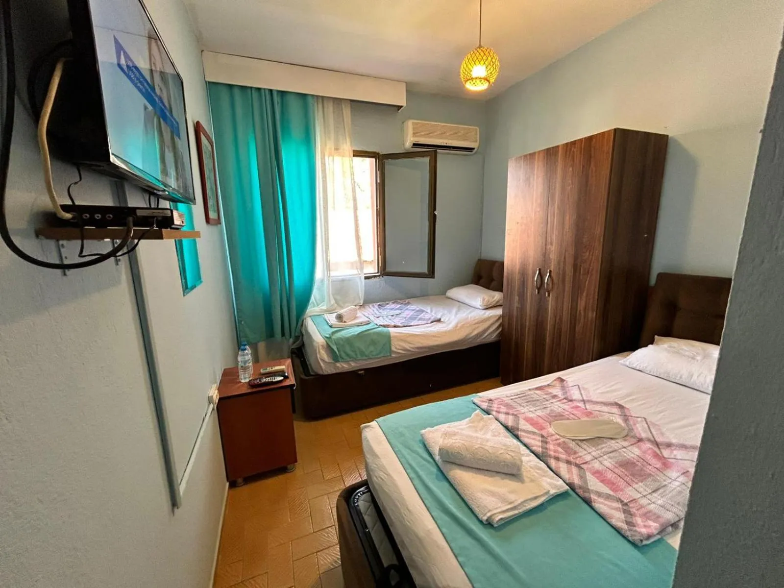 Photo of the whole room, Bed in Yeşim Pansiyon