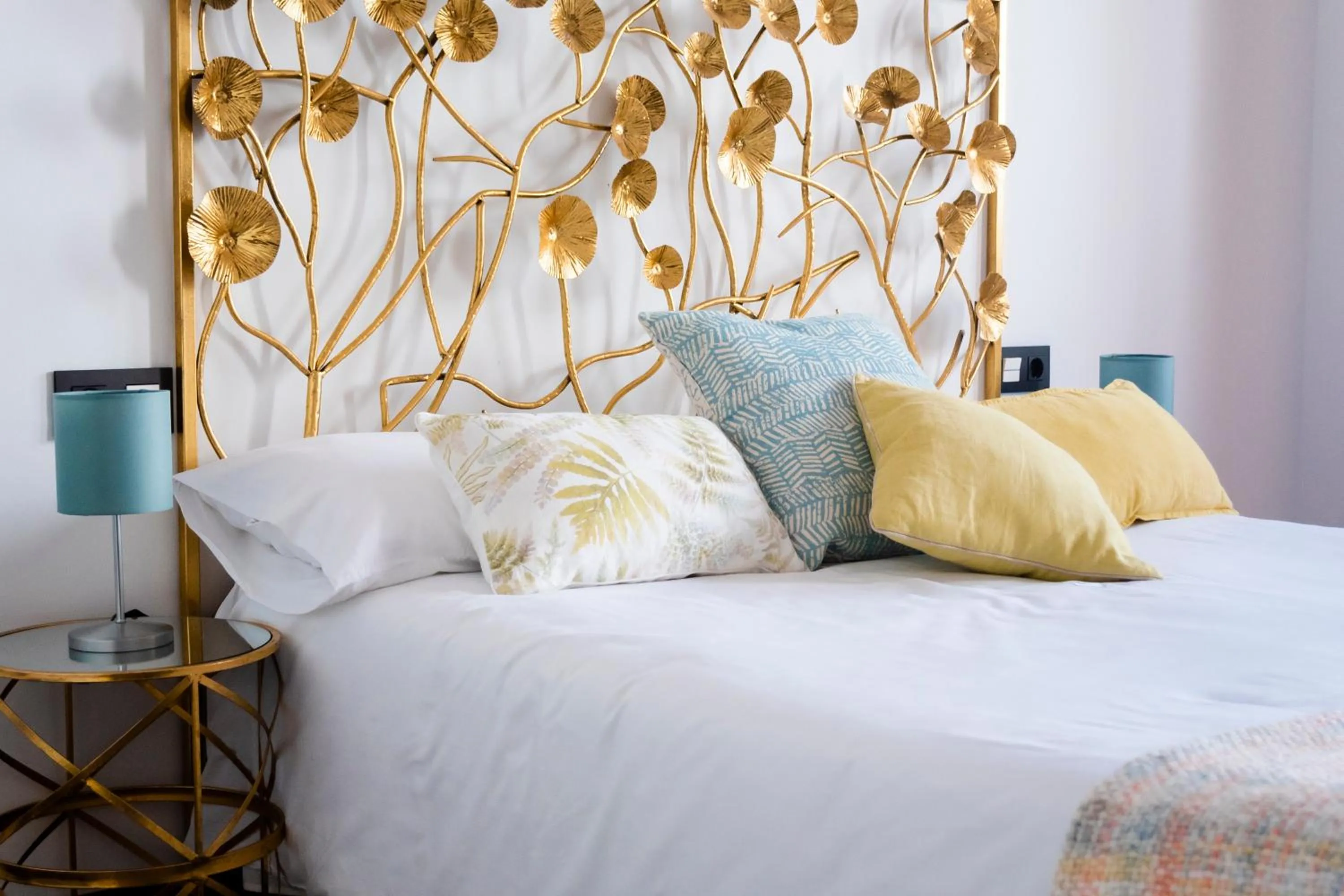 Photo of the whole room, Bed in El Charco Suites