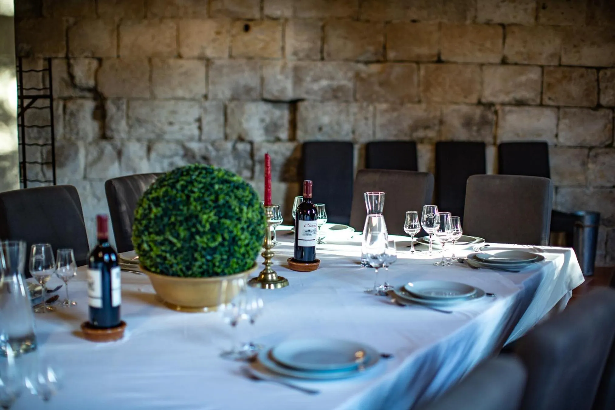 Dining area in Le Castel Pierre - 7ch&7sdb avec clim, piscine XL, salle fitness et sauna pour 18 personnes