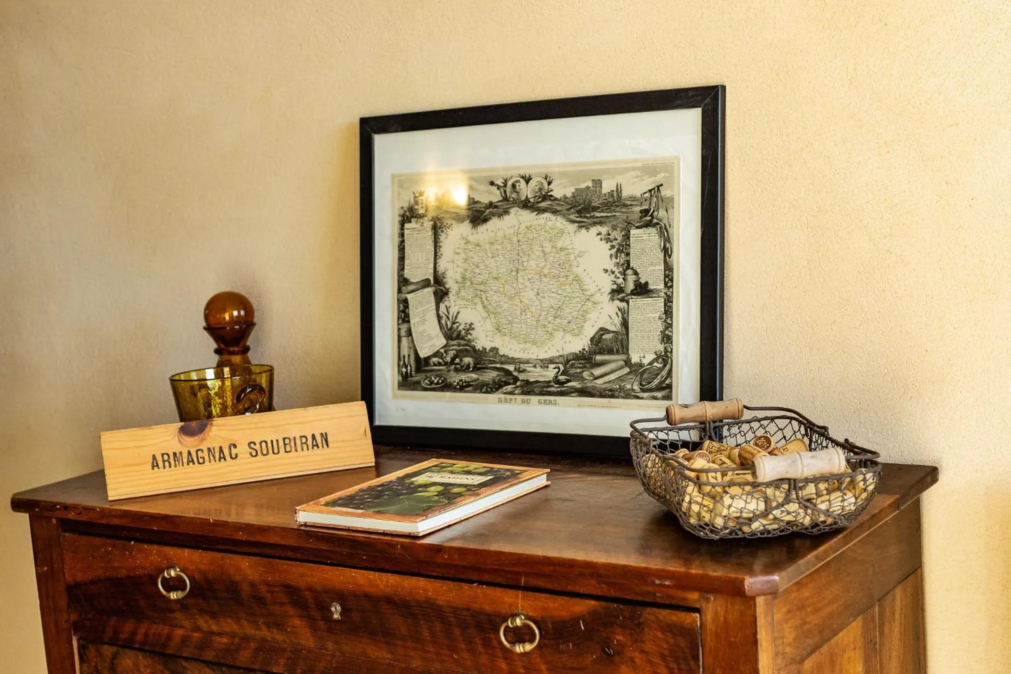 Decorative detail in Le Castel Pierre - 7ch&7sdb avec clim, piscine XL, salle fitness et sauna pour 18 personnes