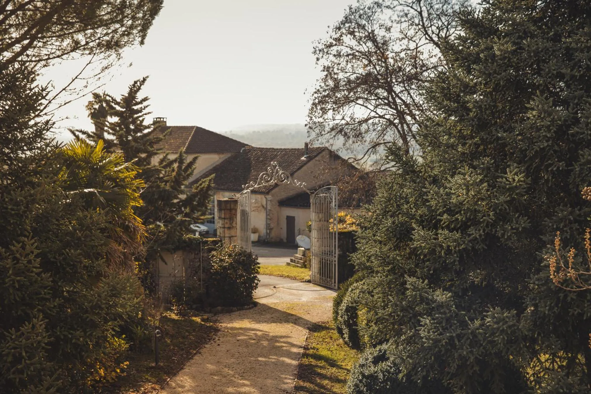 Garden view in Le Castel Pierre - 7ch&7sdb avec clim, piscine XL, salle fitness et sauna pour 18 personnes