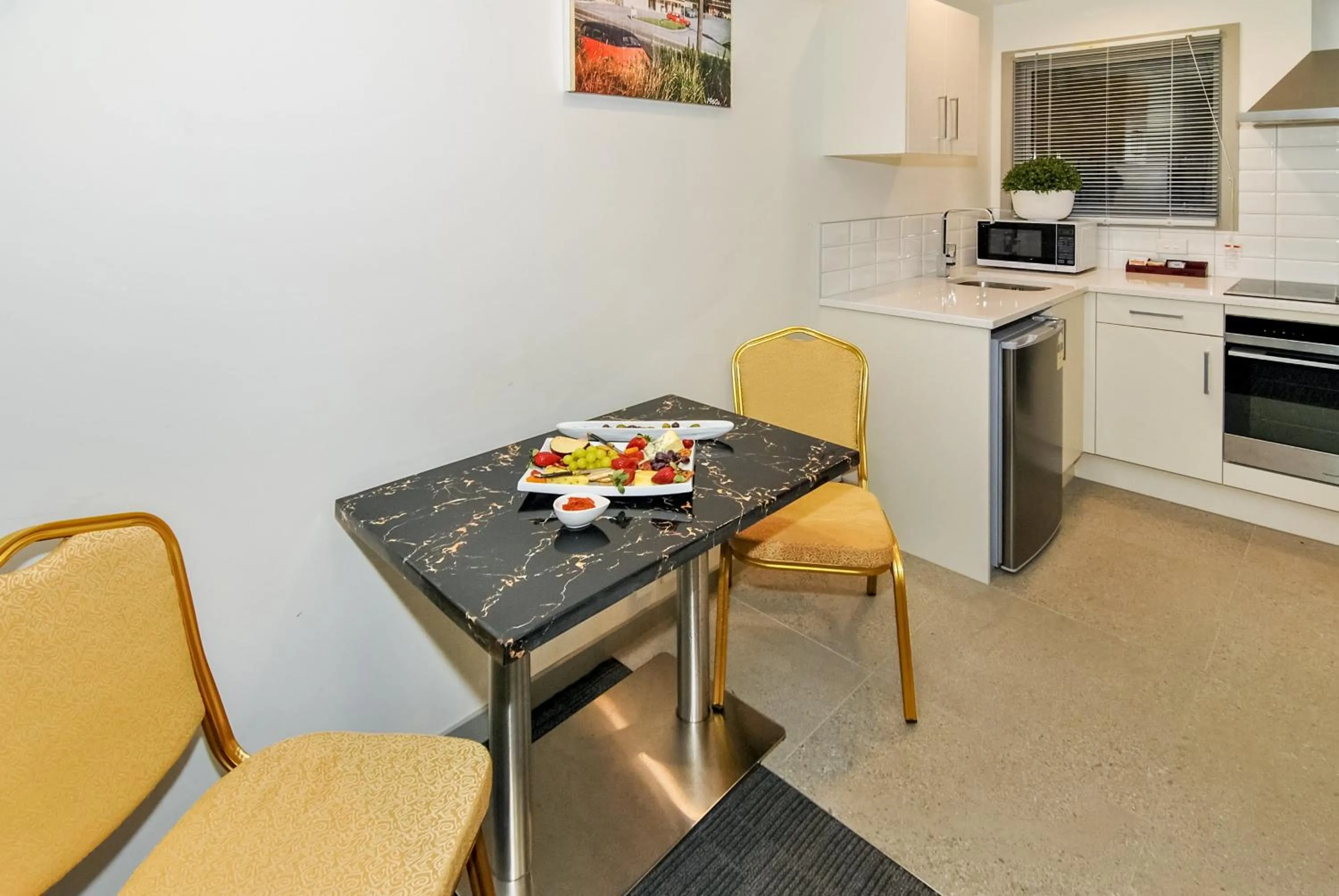 Kitchen or kitchenette in Newlands Court Motel