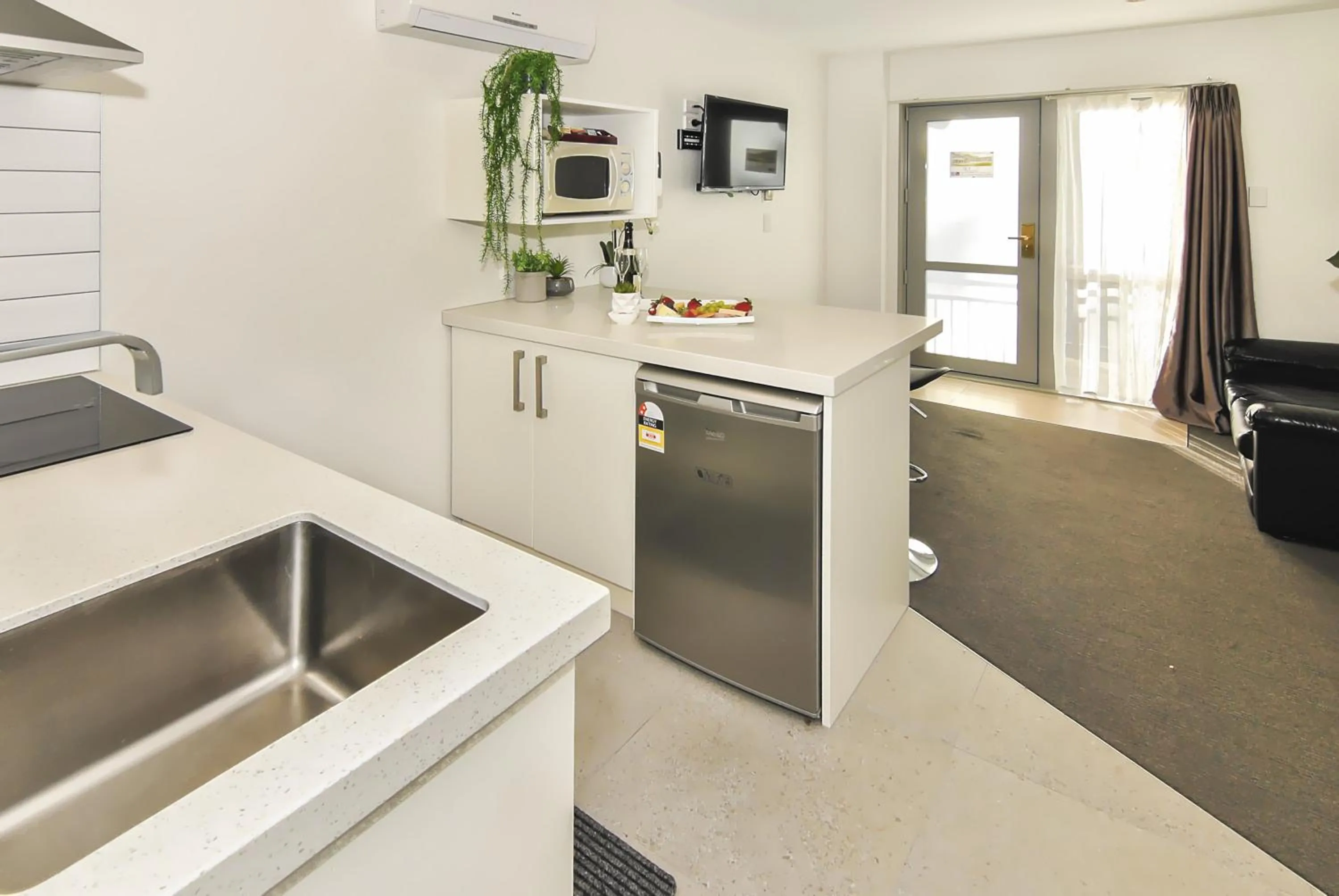 Kitchen or kitchenette in Newlands Court Motel
