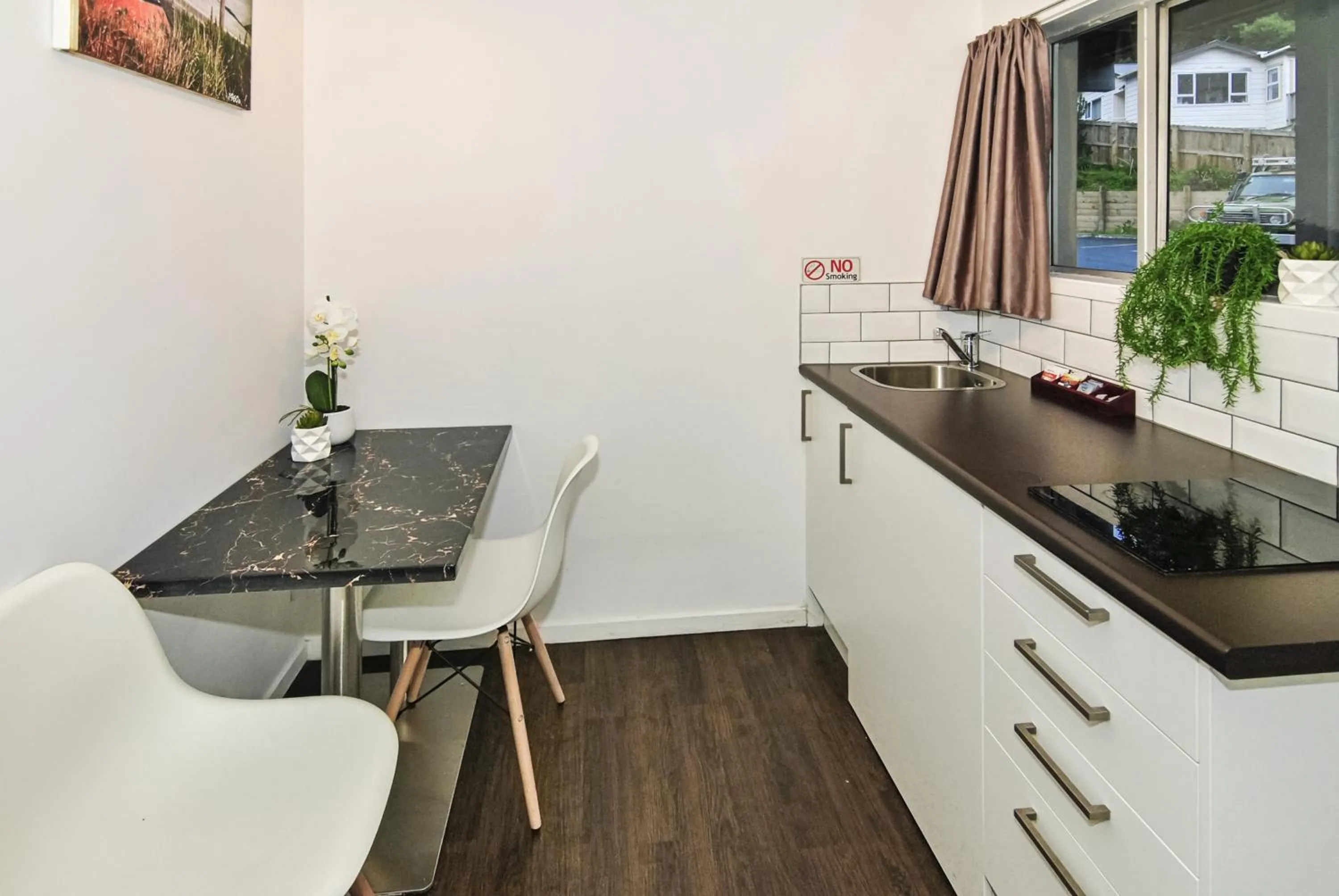 Kitchen or kitchenette in Newlands Court Motel