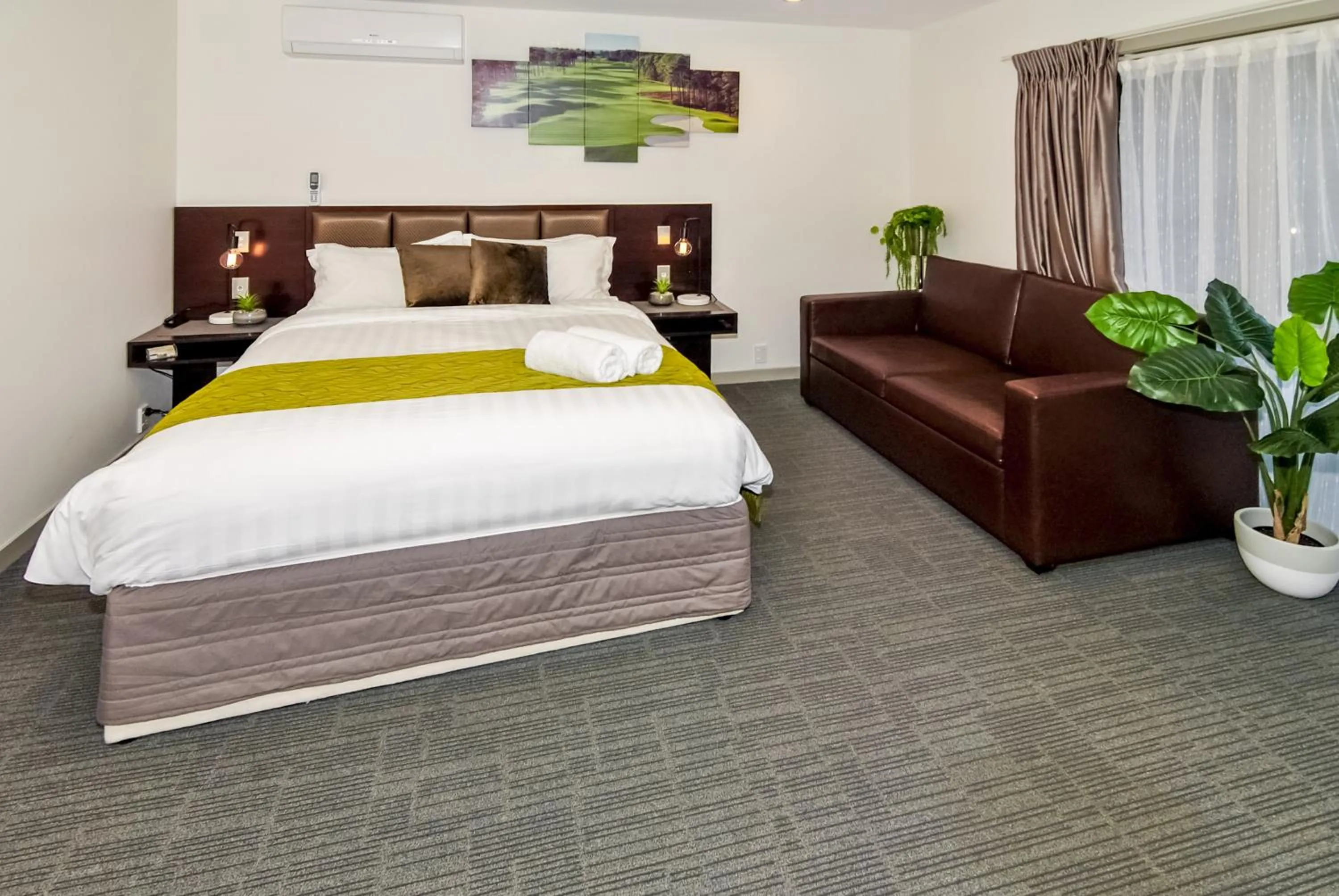 Bed in Newlands Court Motel