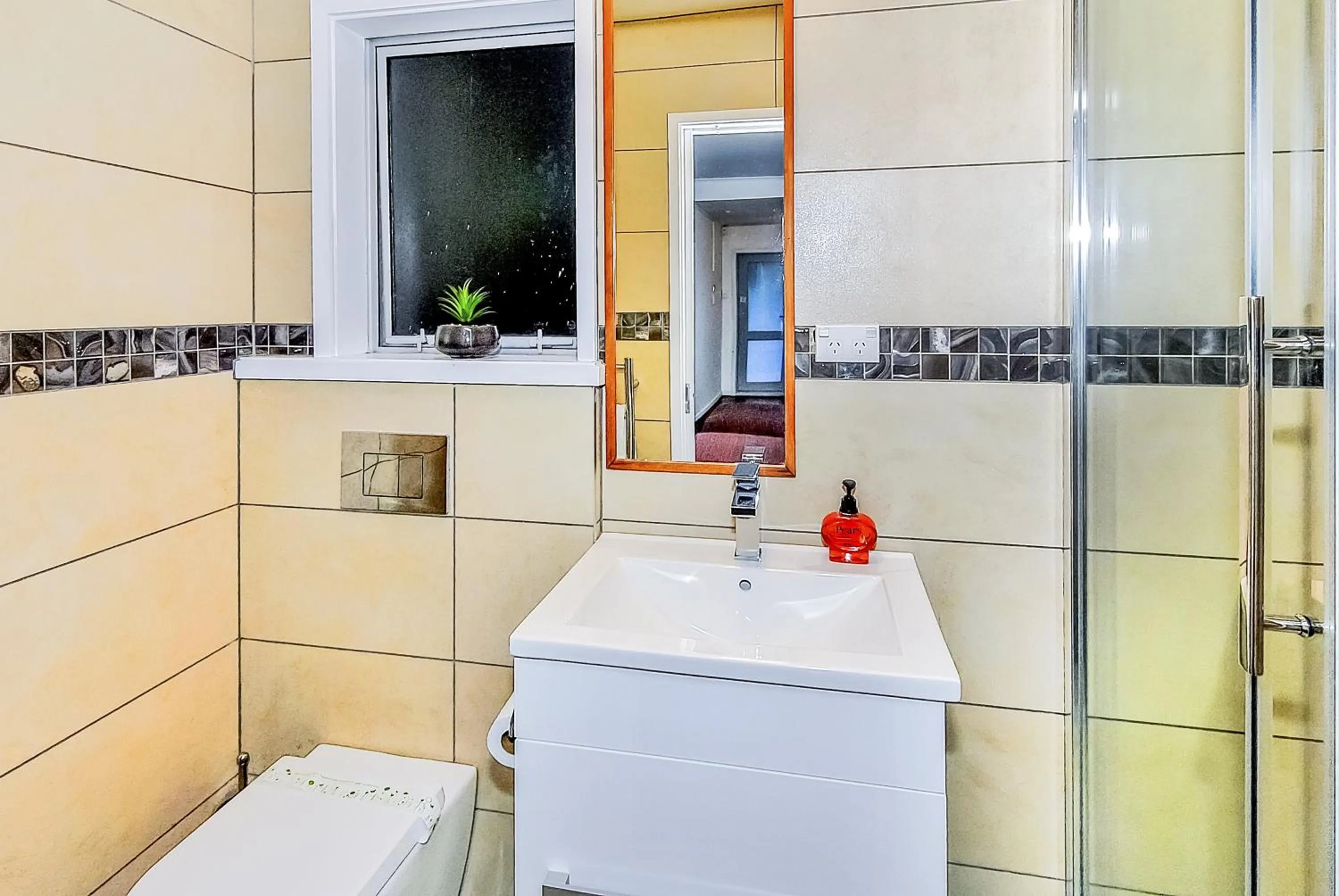 Bathroom in Newlands Court Motel