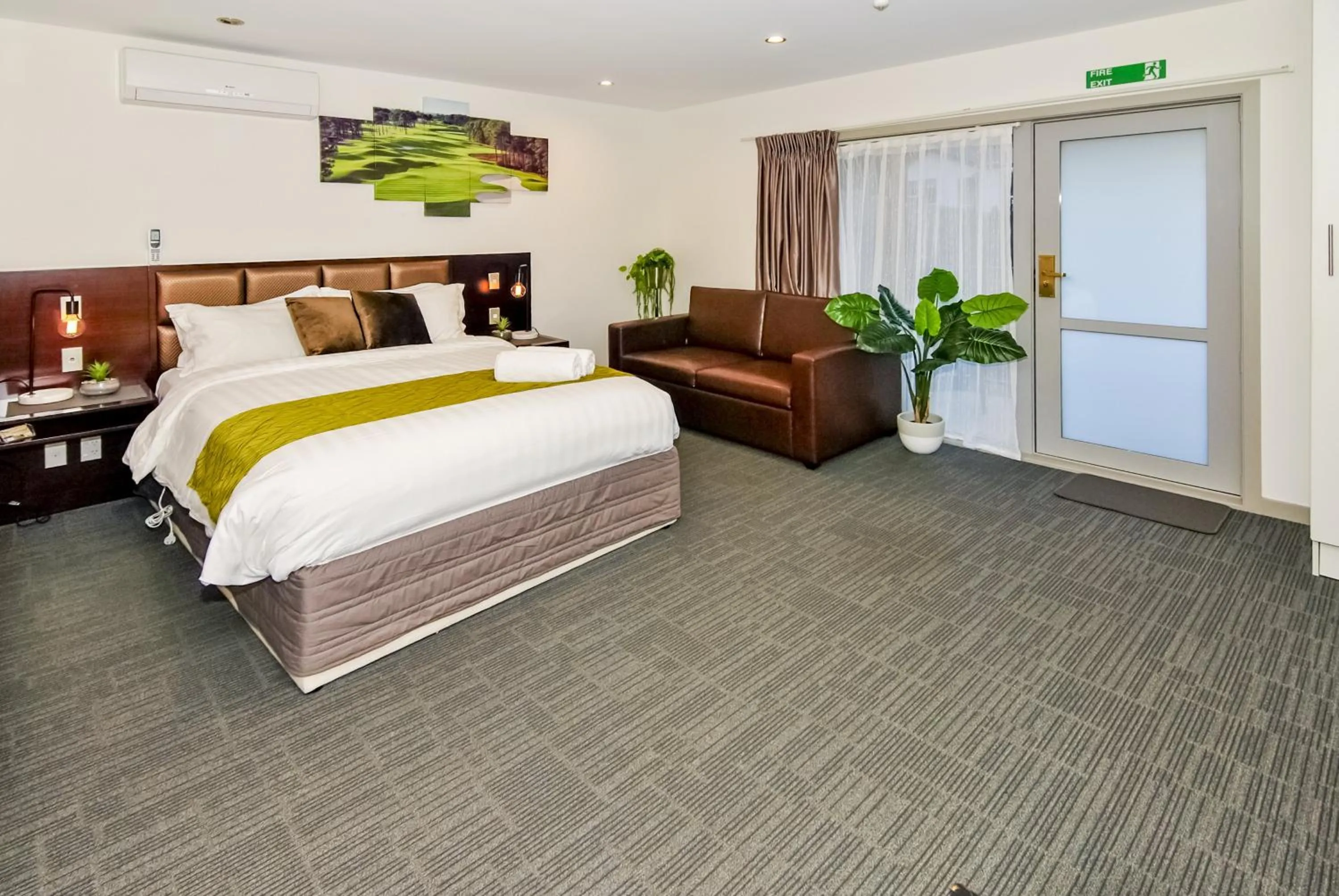 Bed in Newlands Court Motel