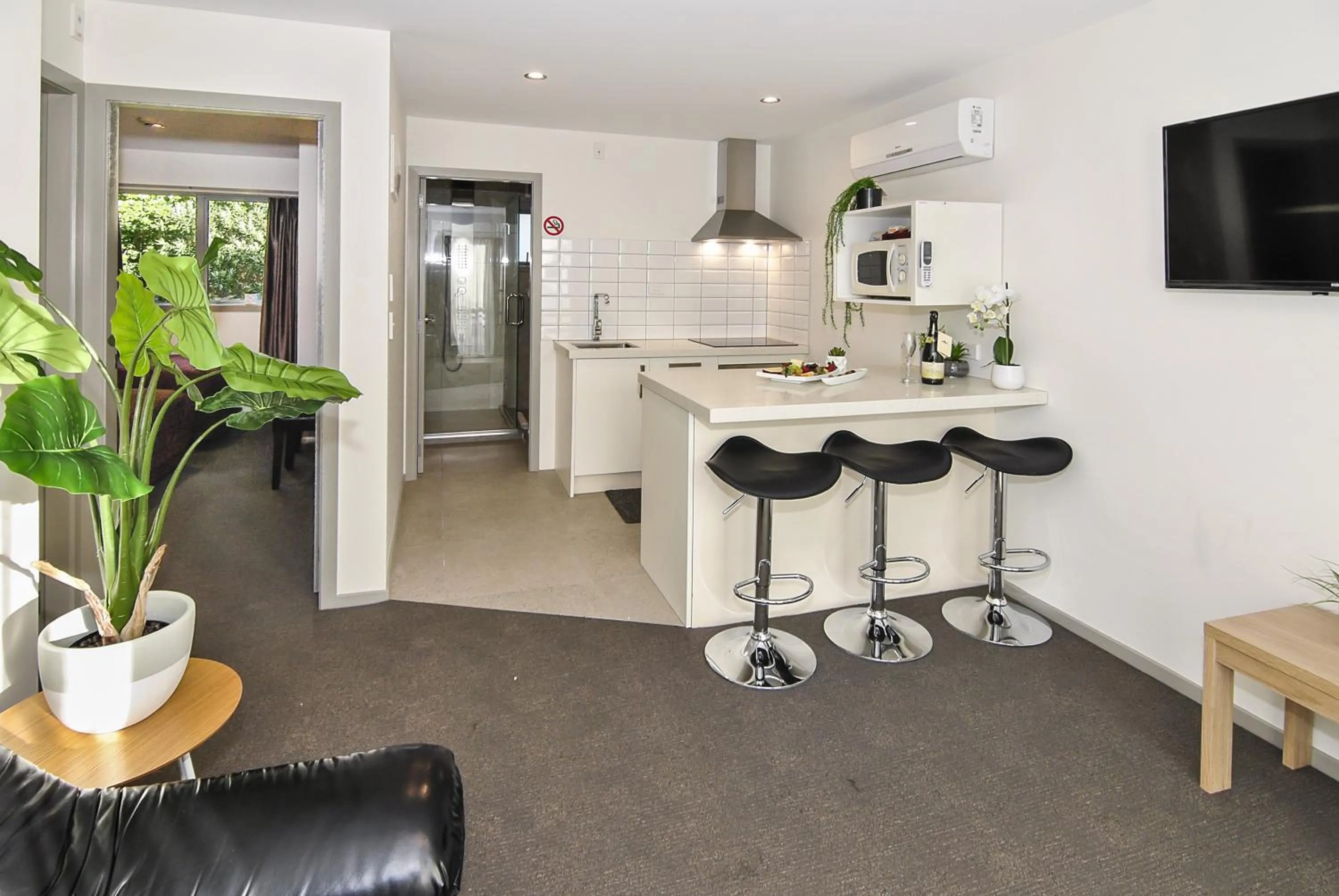 Kitchen or kitchenette in Newlands Court Motel