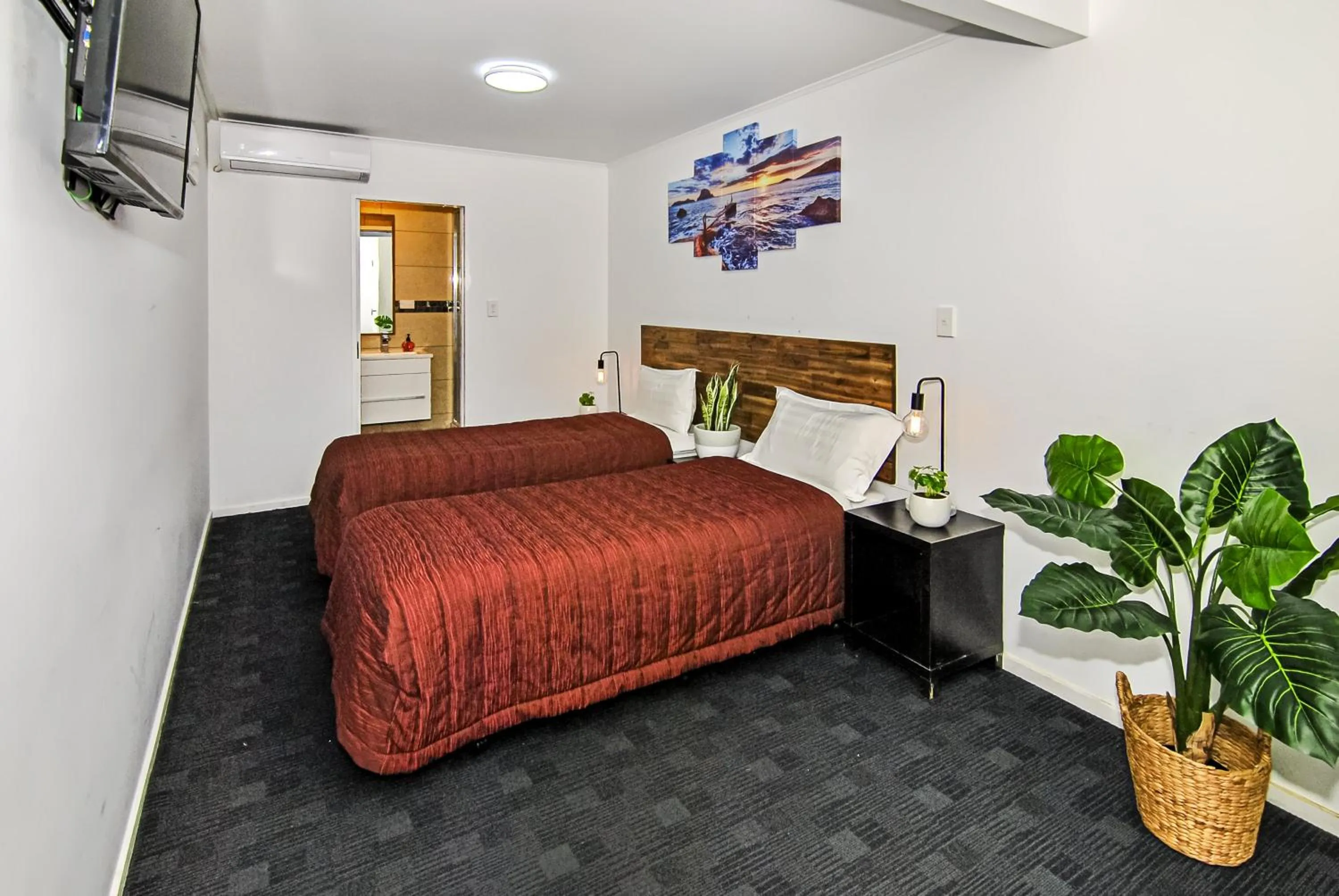 bunk bed, Bed in Newlands Court Motel