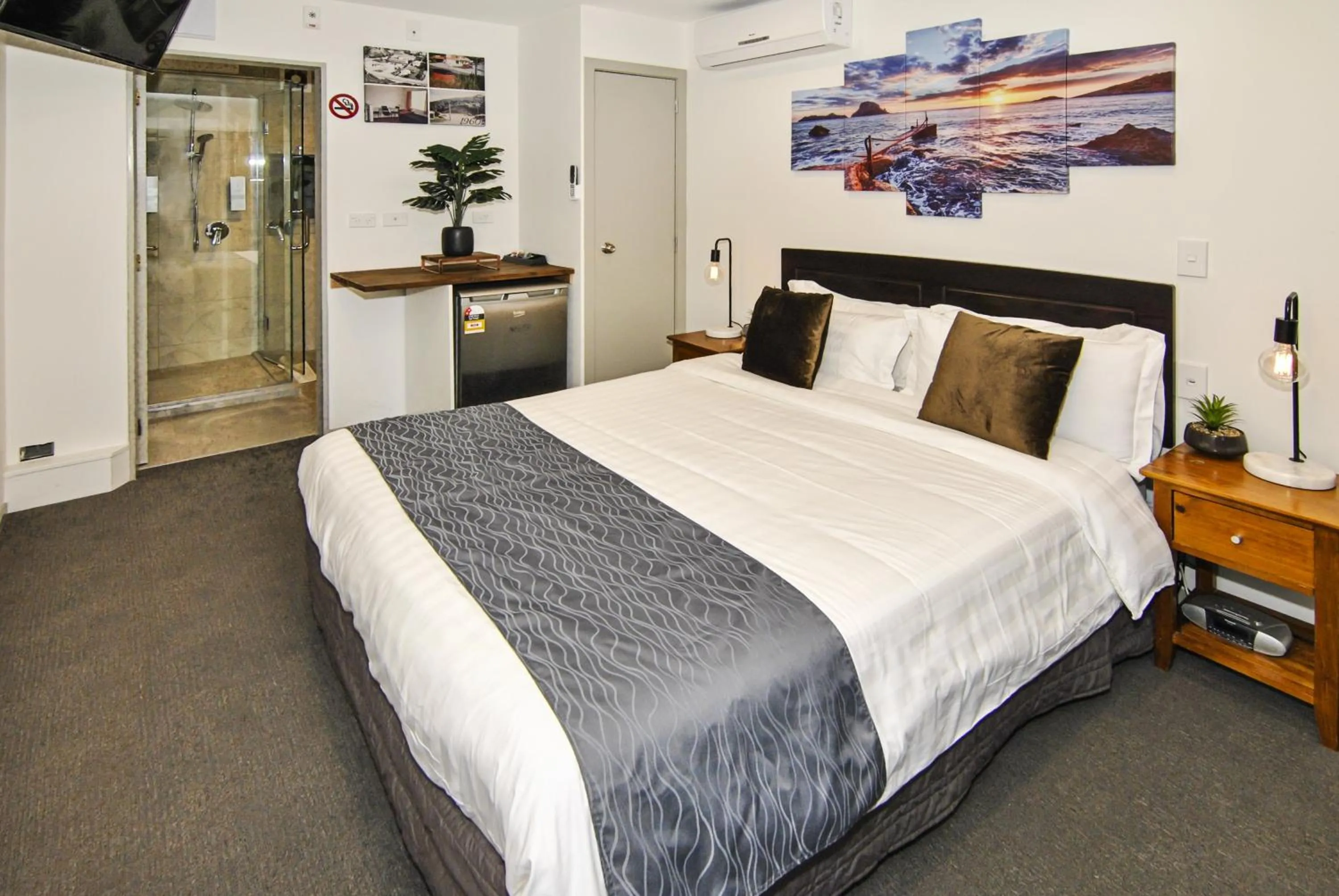 Bed in Newlands Court Motel