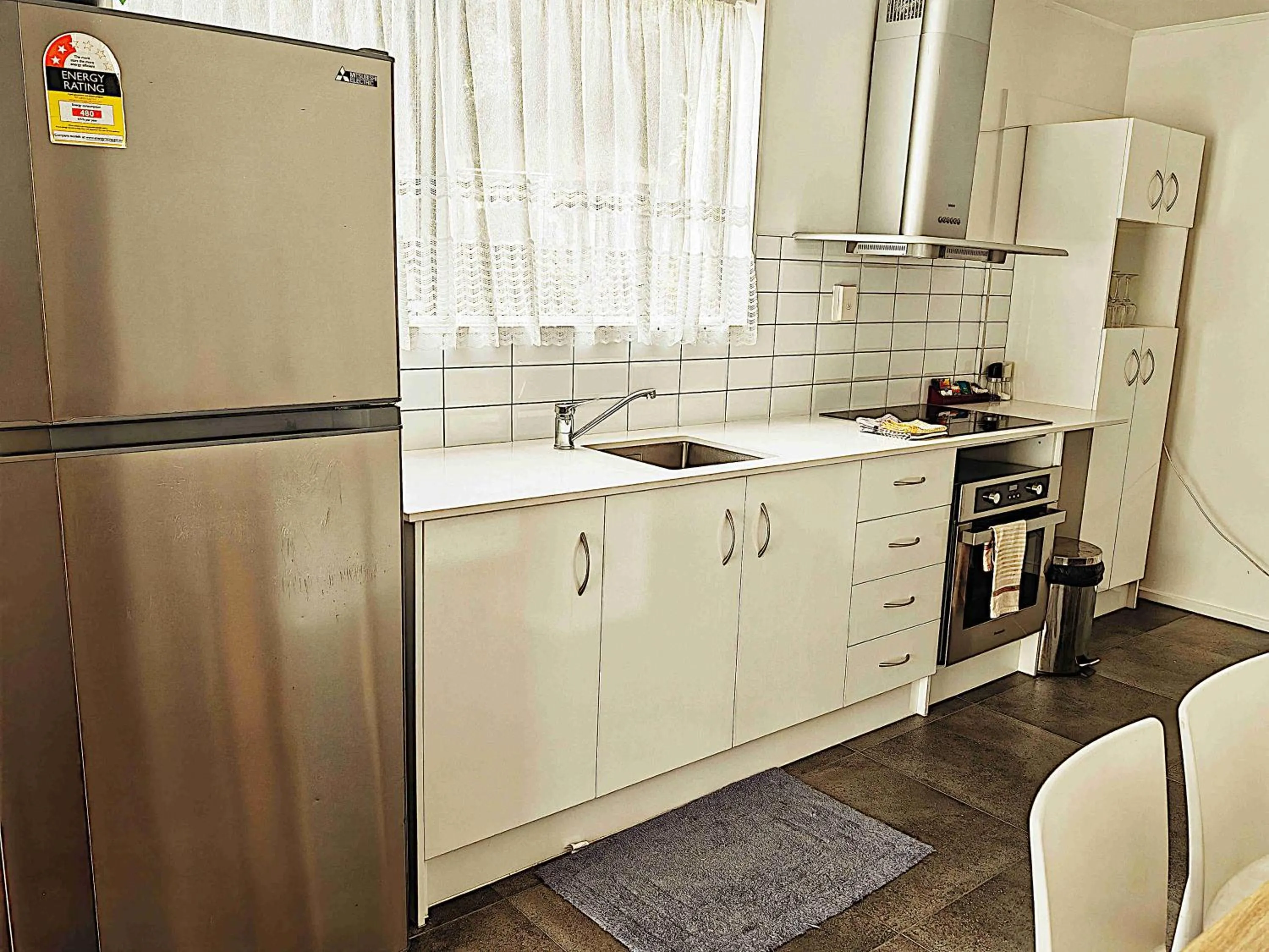 Kitchen or kitchenette in Newlands Court Motel
