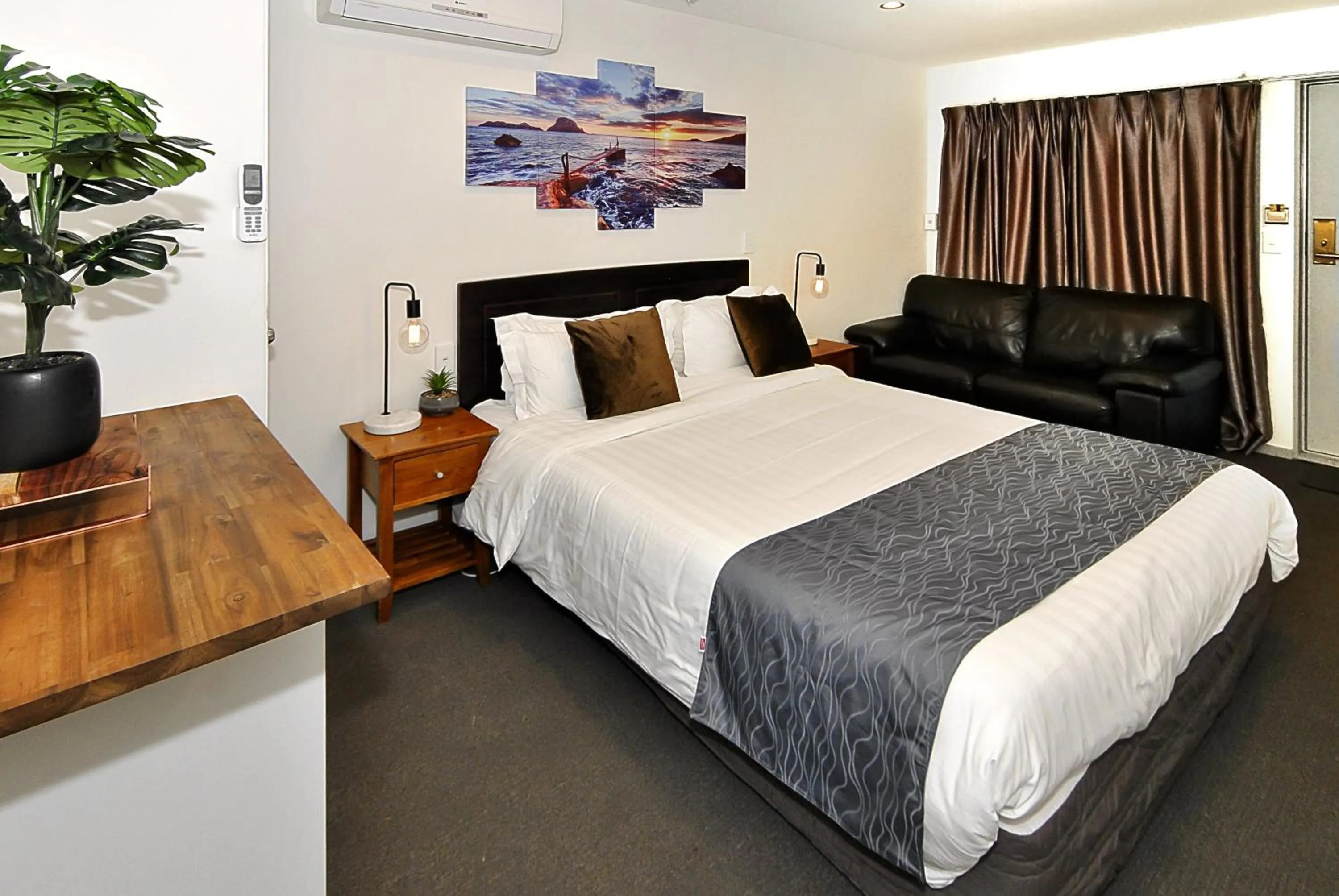 Bed in Newlands Court Motel