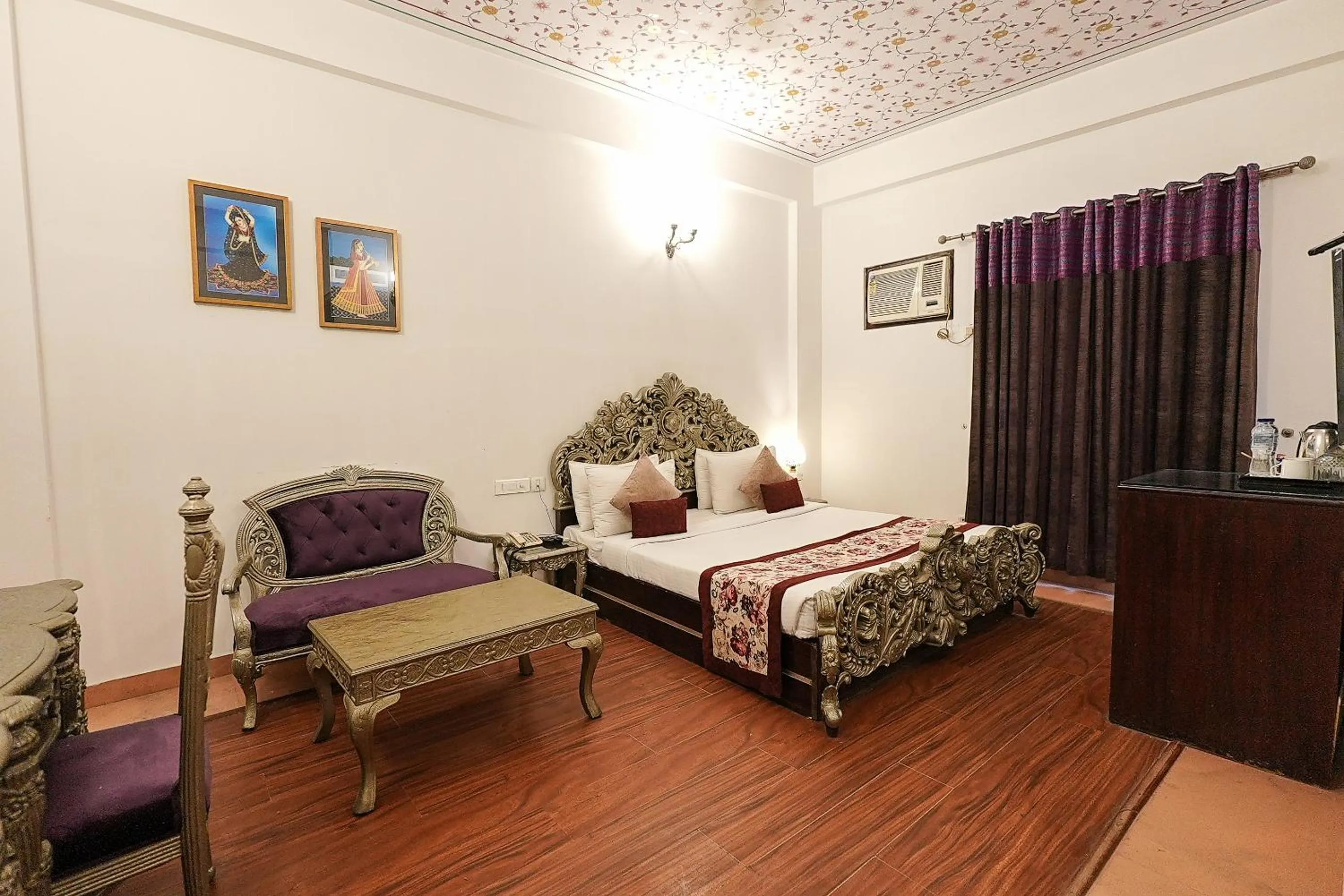 Coffee/tea facilities, Bed in HotelMaple Ridge