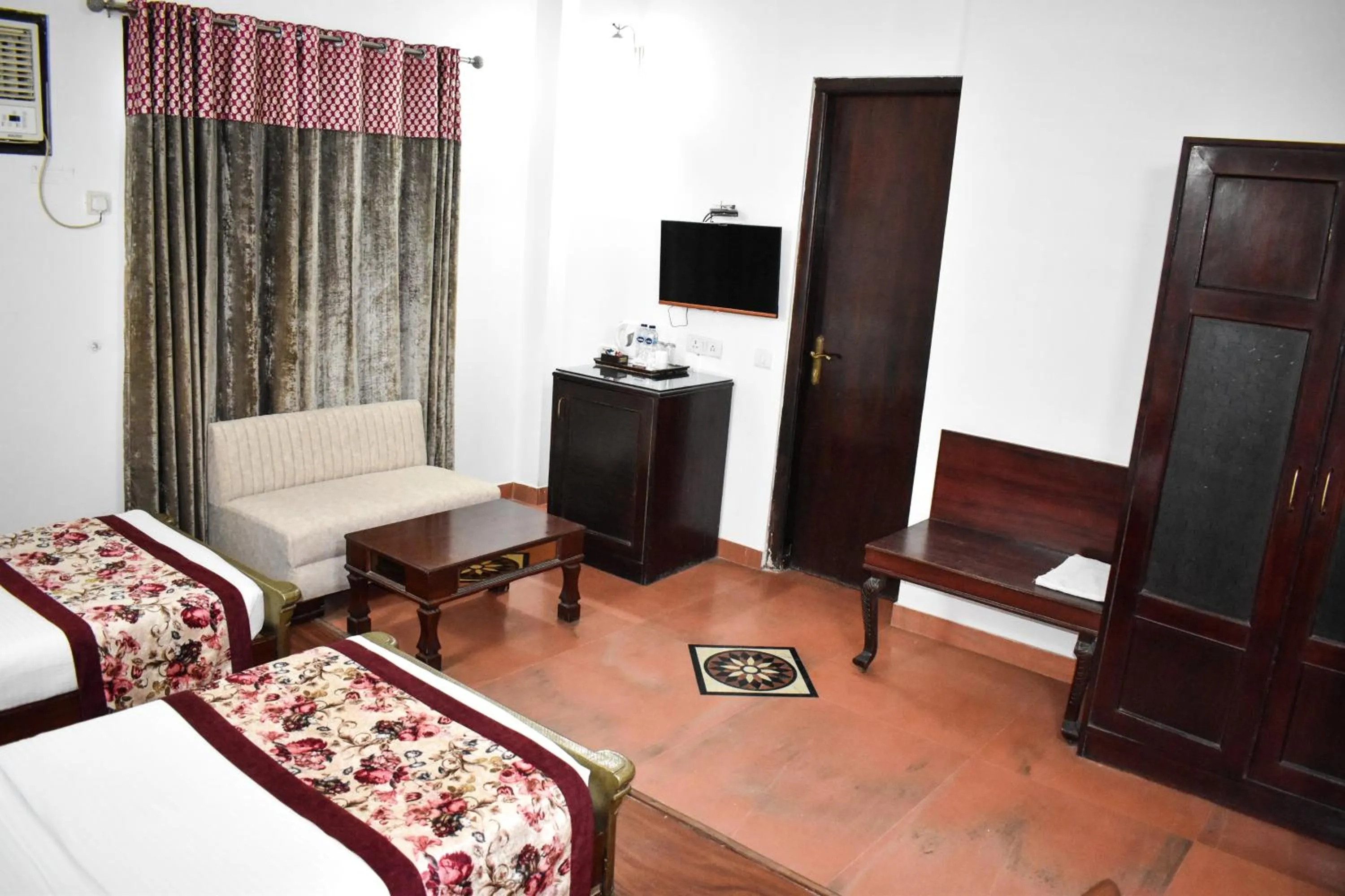 Coffee/tea facilities, Bed in HotelMaple Ridge