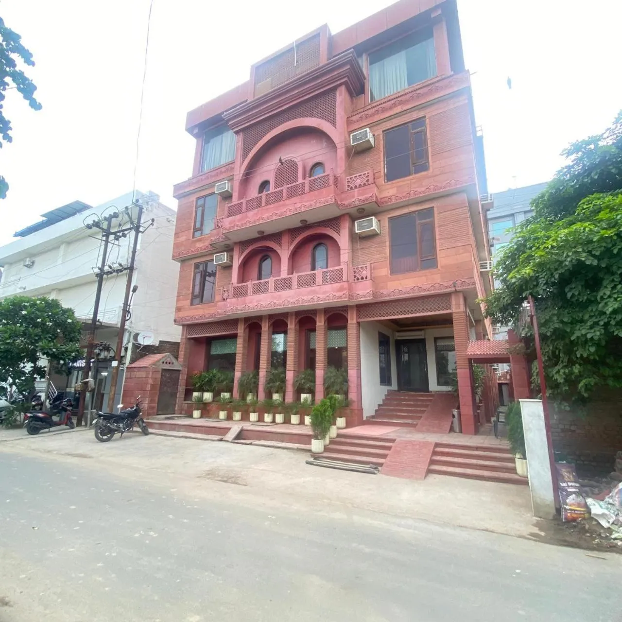 Property building in HotelMaple Ridge