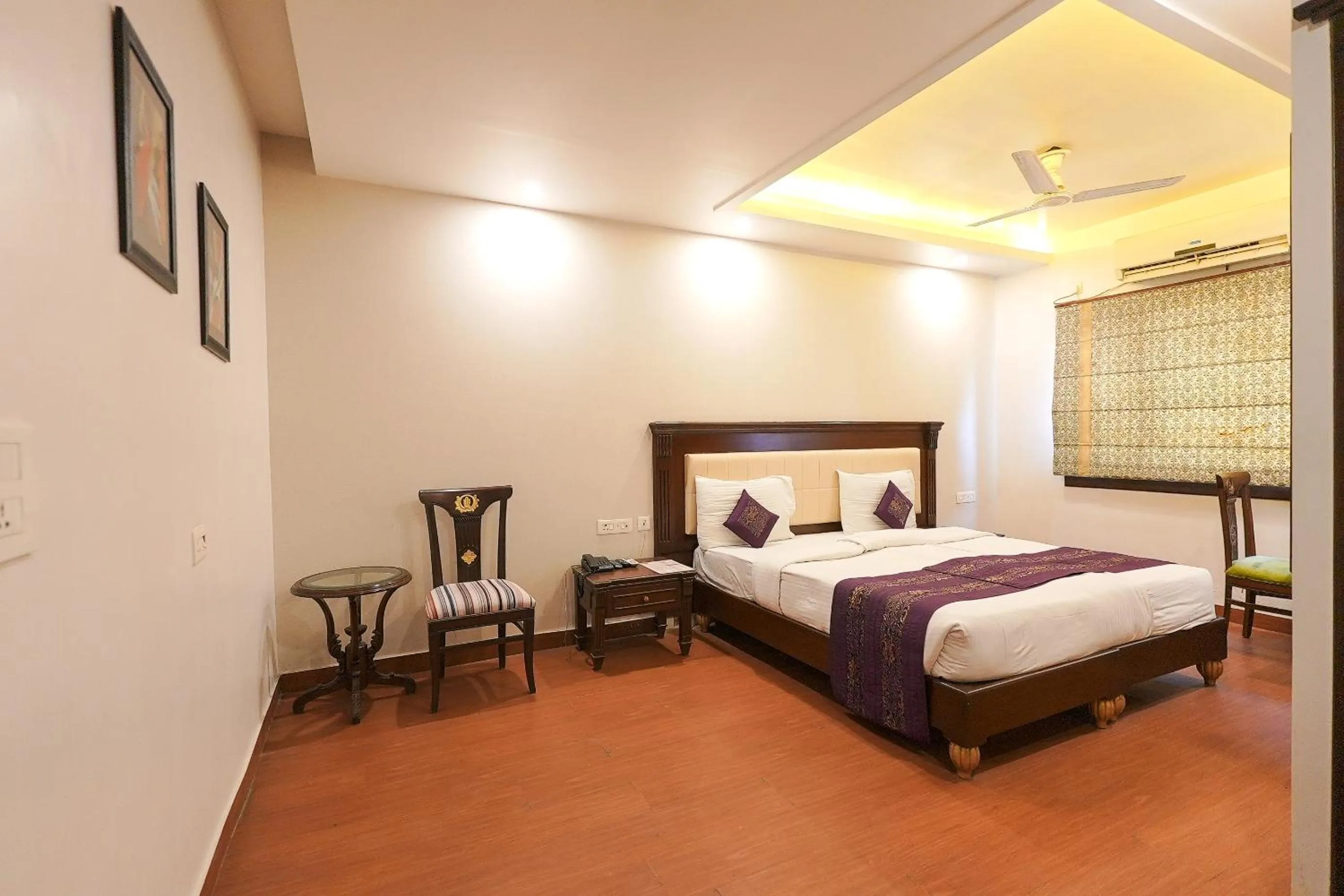 TV and multimedia, Bed in HotelMaple Ridge