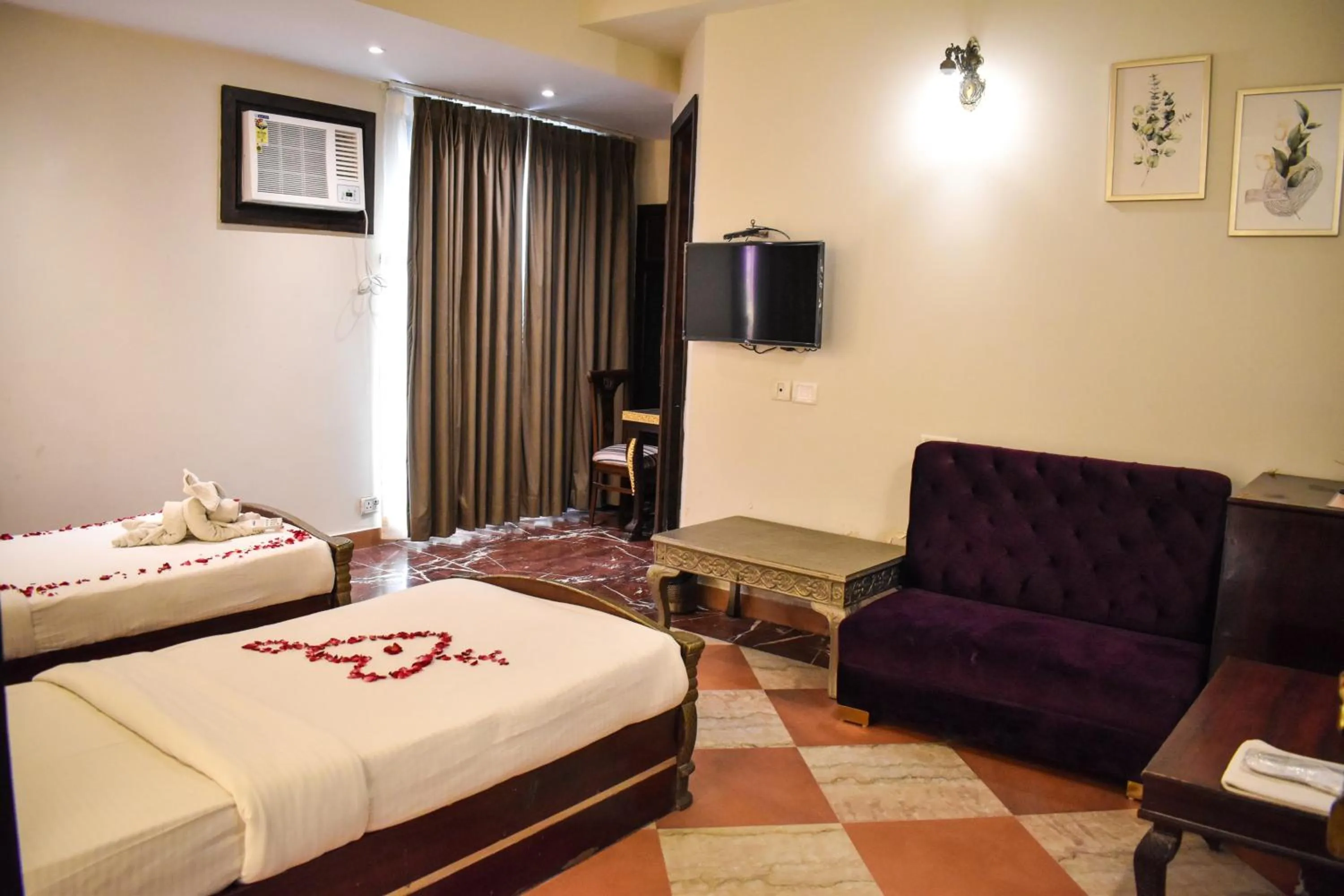 TV and multimedia, Bed in HotelMaple Ridge