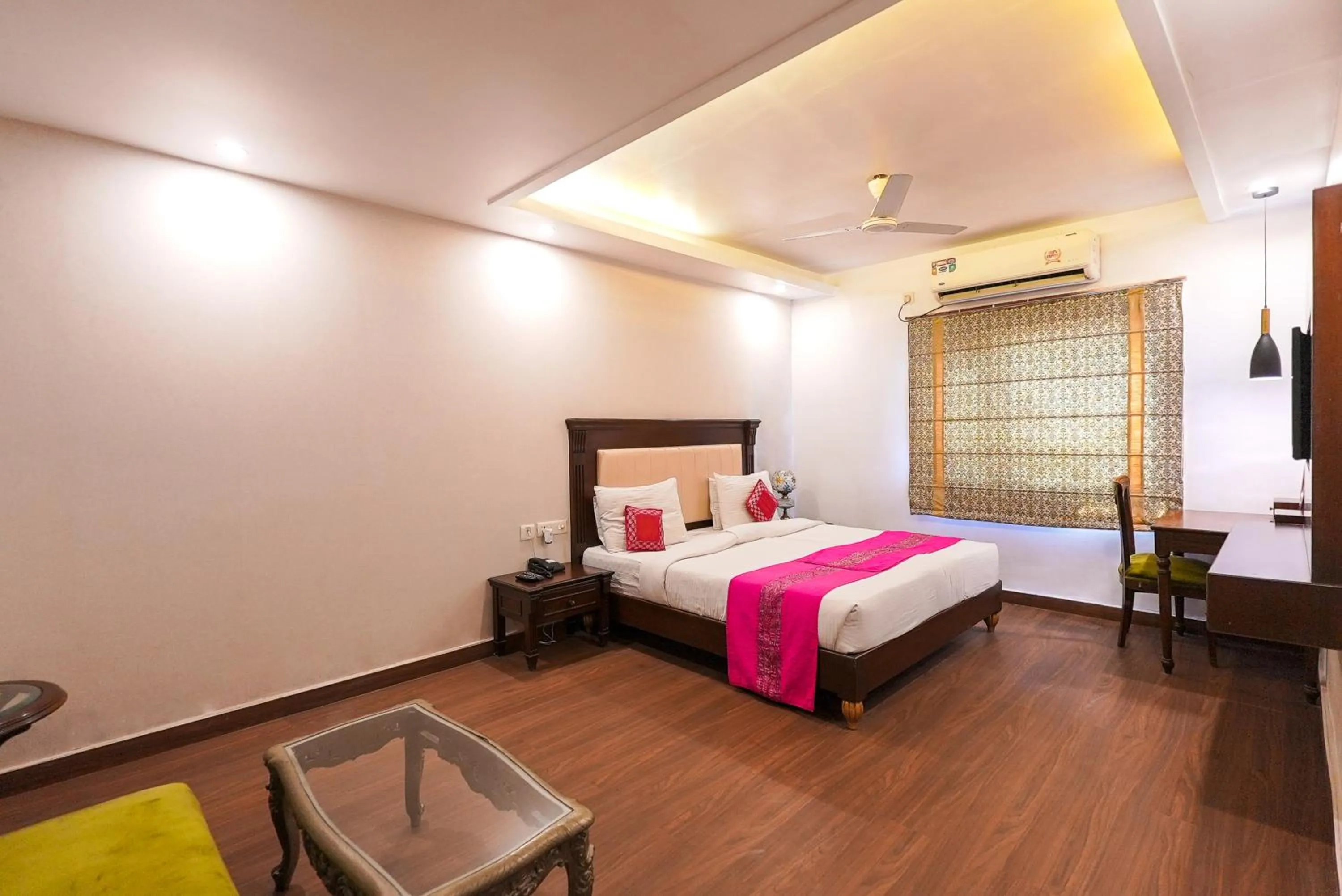 Restaurant/places to eat, Bed in HotelMaple Ridge