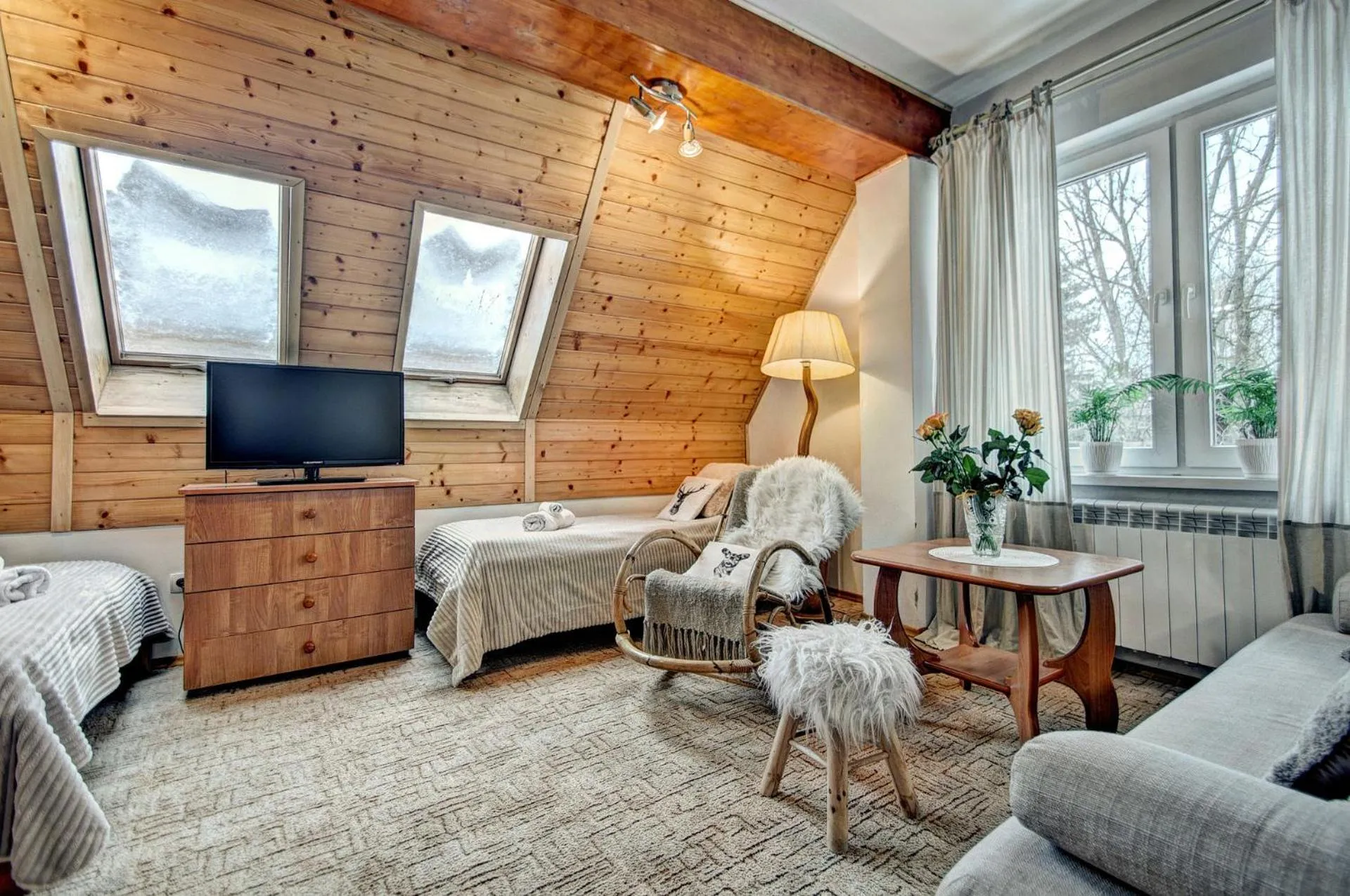 Seating area, Bed in Willa Weronika