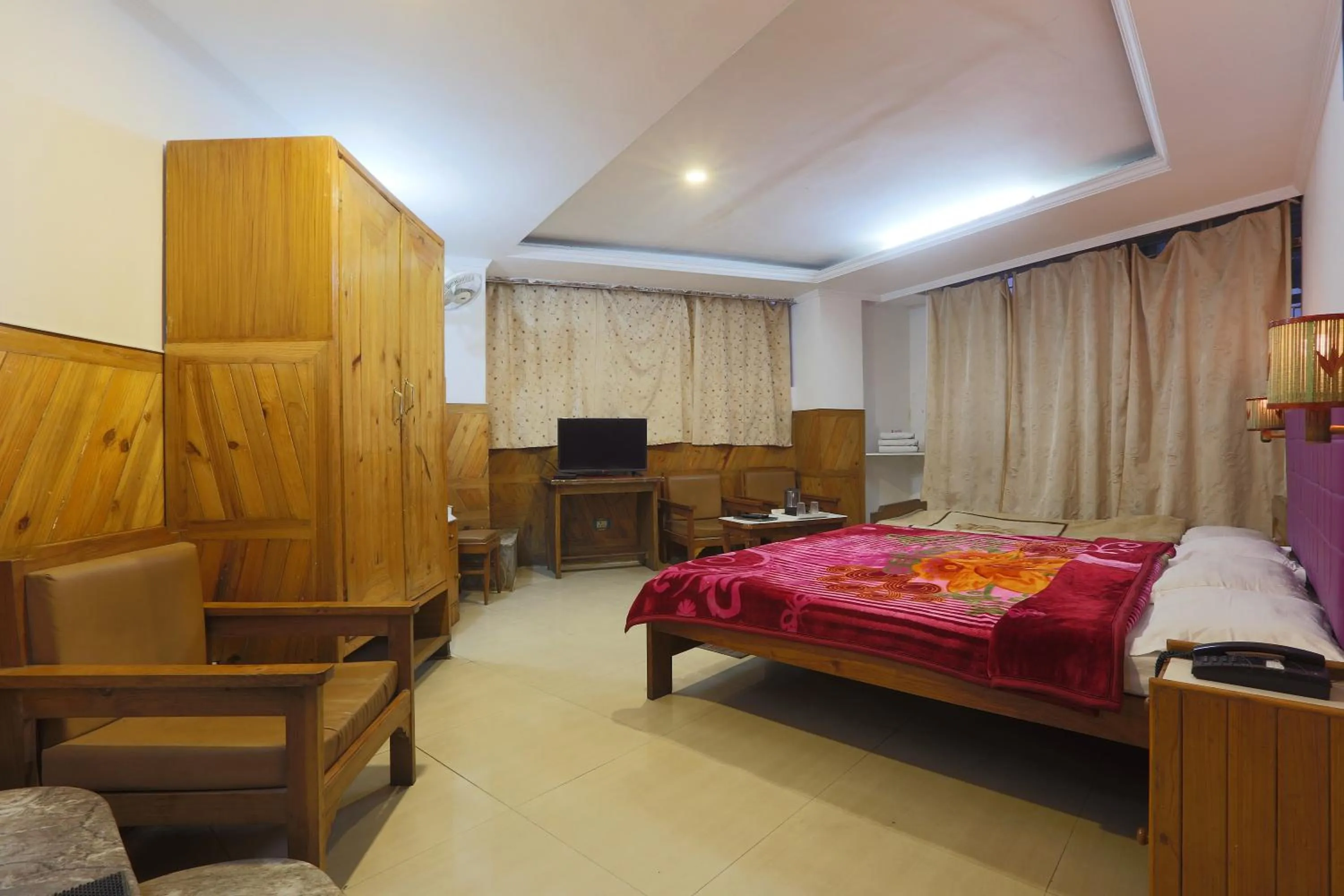 TV and multimedia, Bed in Hotel Assembly