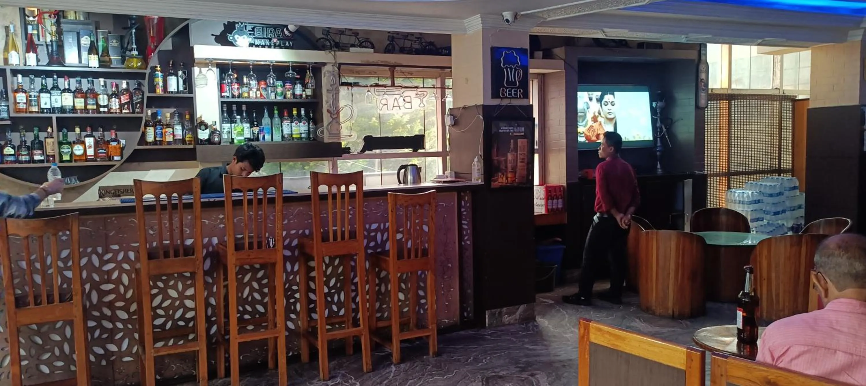 Restaurant/places to eat in Hotel Assembly