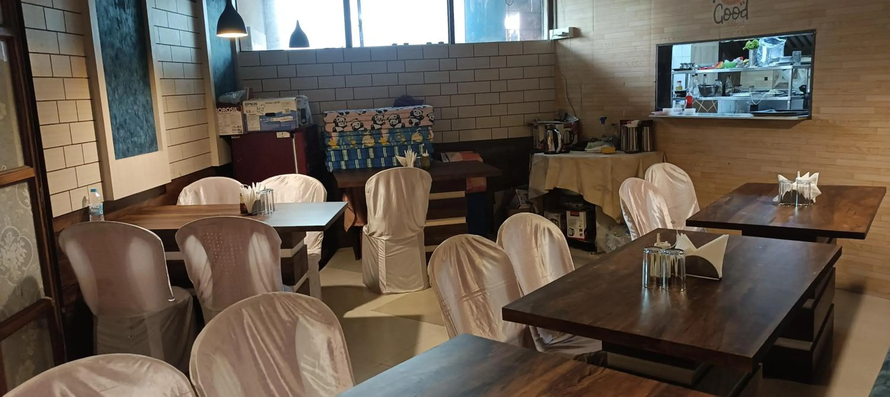 Restaurant/places to eat in Hotel Assembly