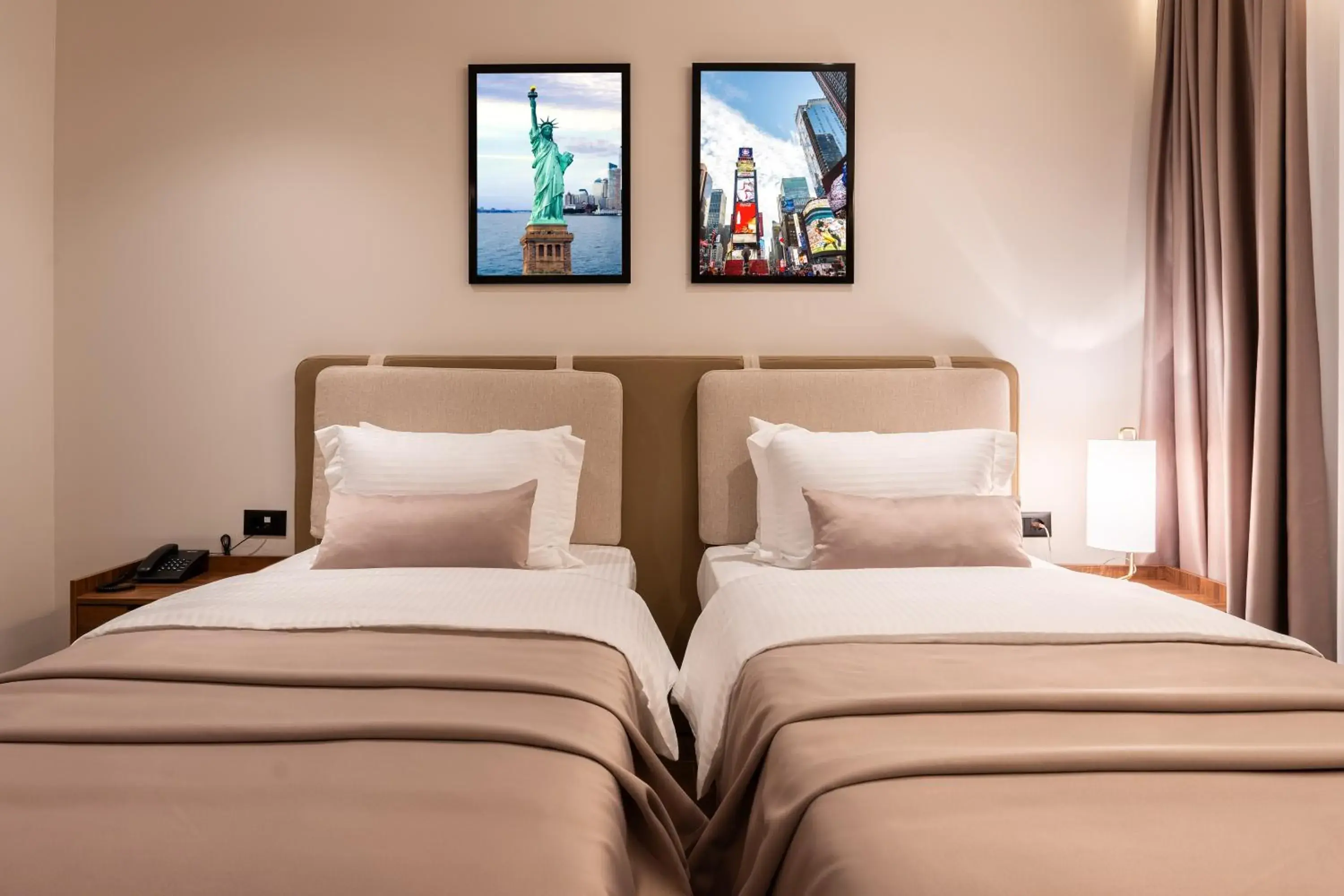 Deluxe Double or Twin Room with City View in Ruby Hotel Prishtina Deluxe Double or Twin Room with City View in Ruby Hotel Prishtina