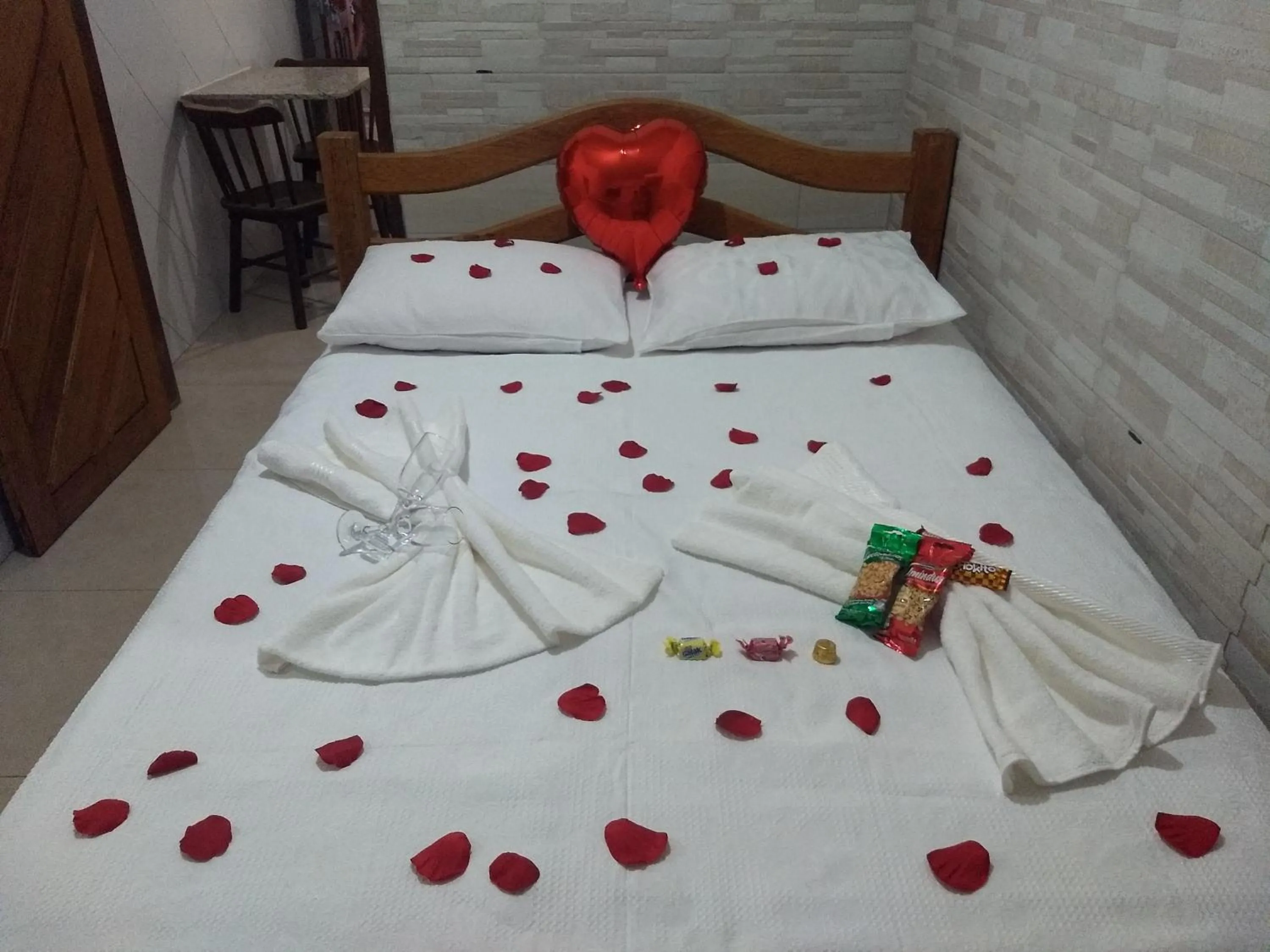 Photo of the whole room, Bed in Pousada Santa Fé