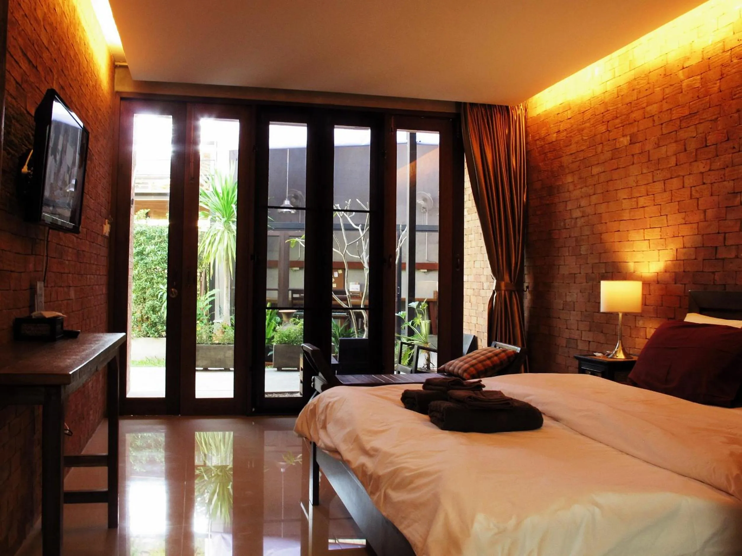 Day, Bed in The White Elephant Home