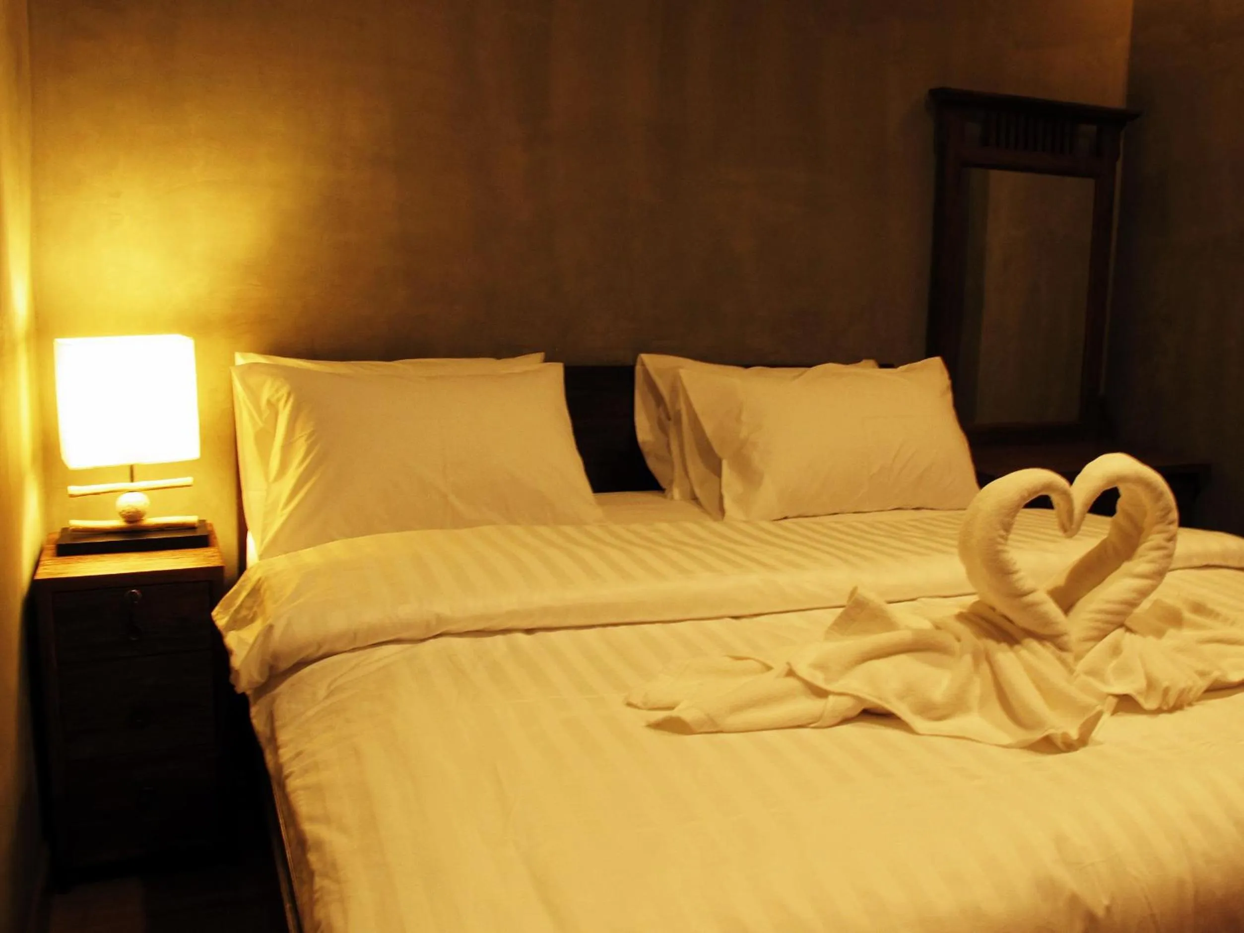 Photo of the whole room, Bed in The White Elephant Home