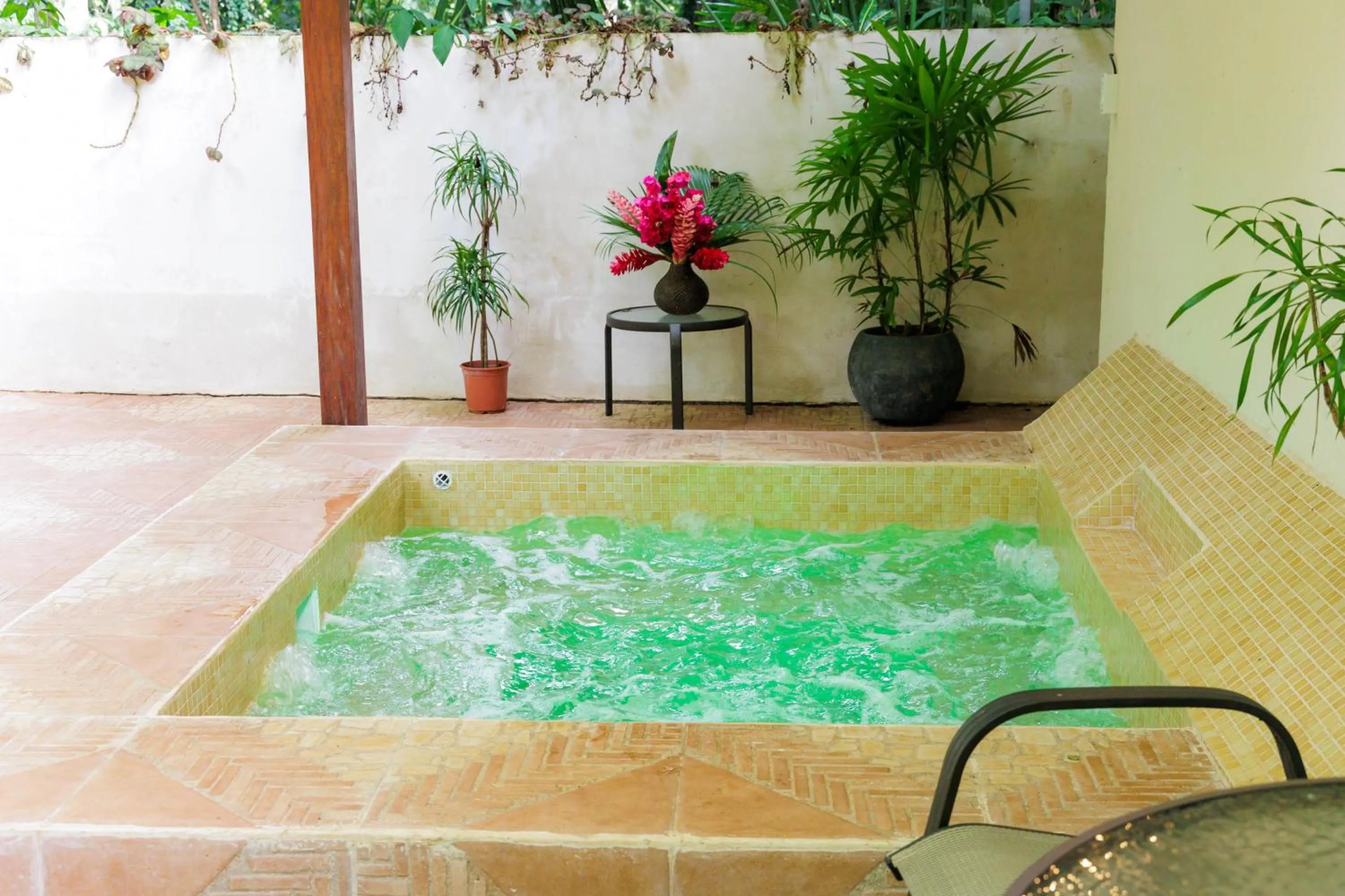 Hot Tub in Hotel Casa Merlin